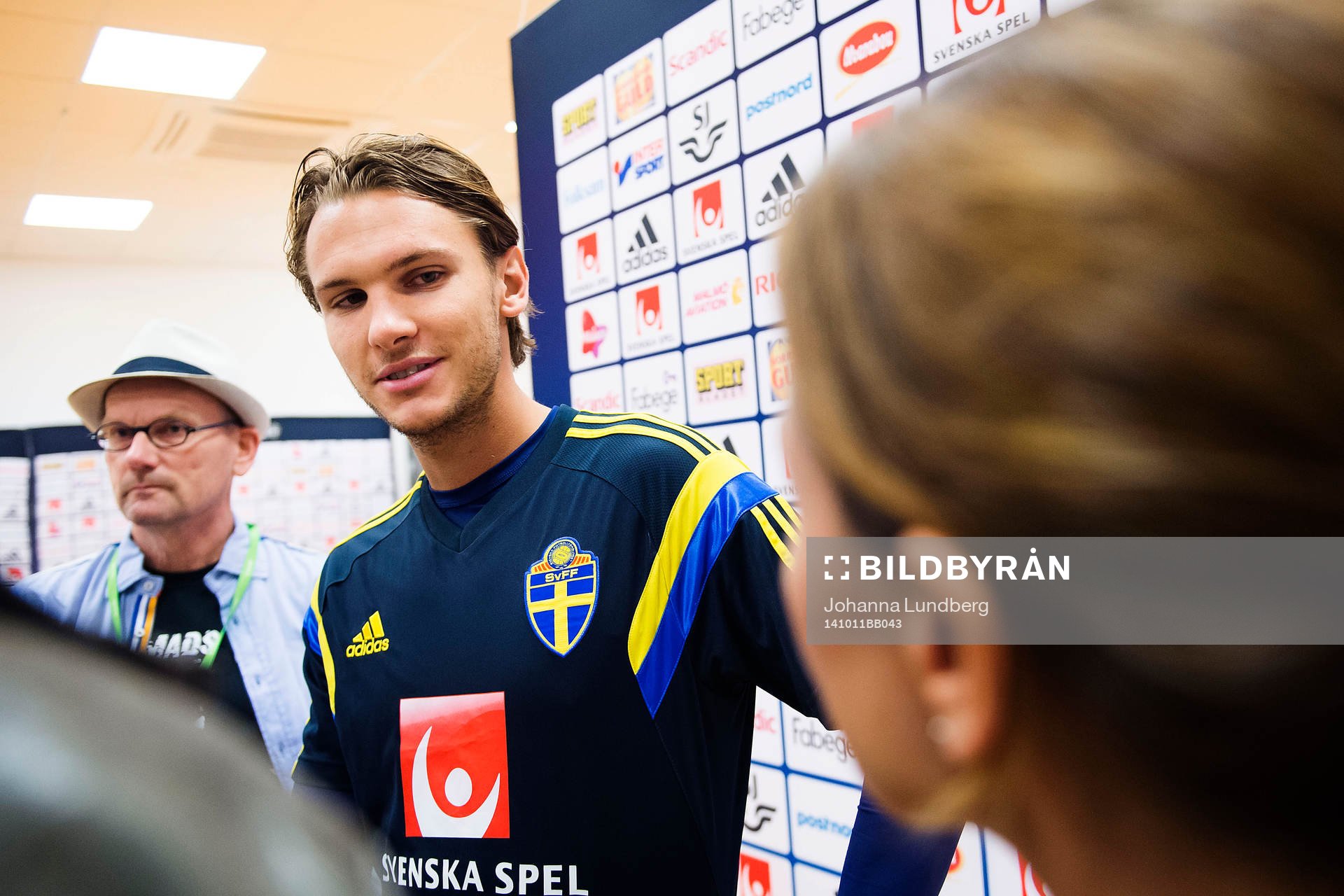 Sveriges  Albin Ekdal träffar media