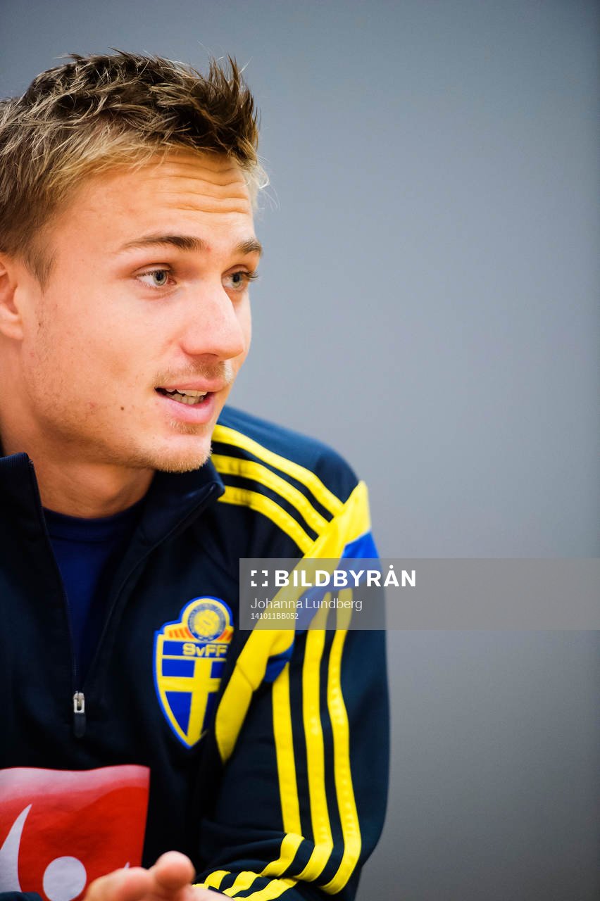 Sveriges Pierre Bengtsson  träffar media
