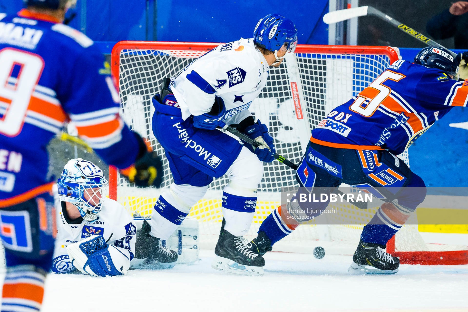Växjös Liam Reddox gör 1-0 målet bakom Leksands