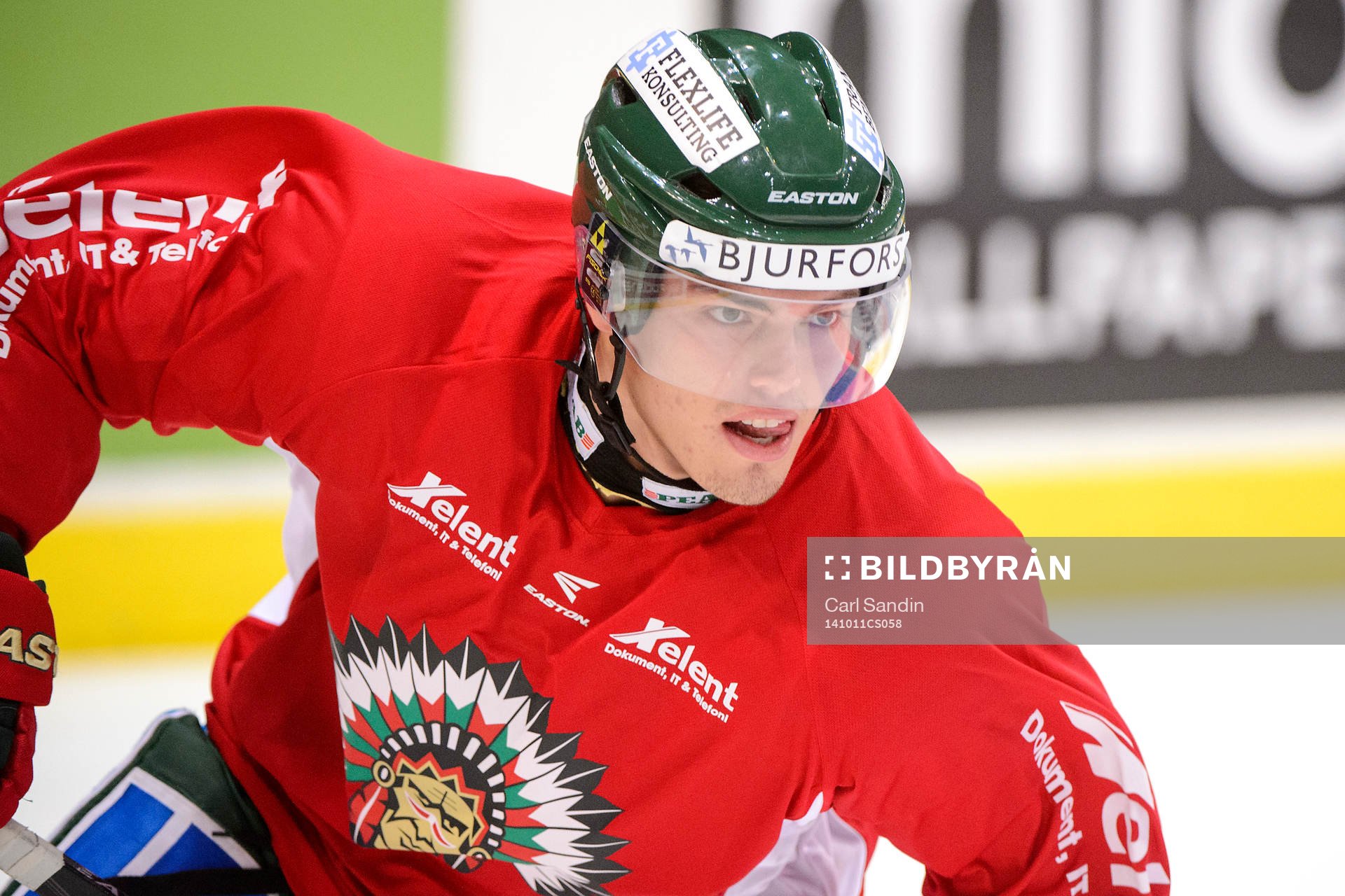 Frölundas Andreas Johnson värmer upp innan