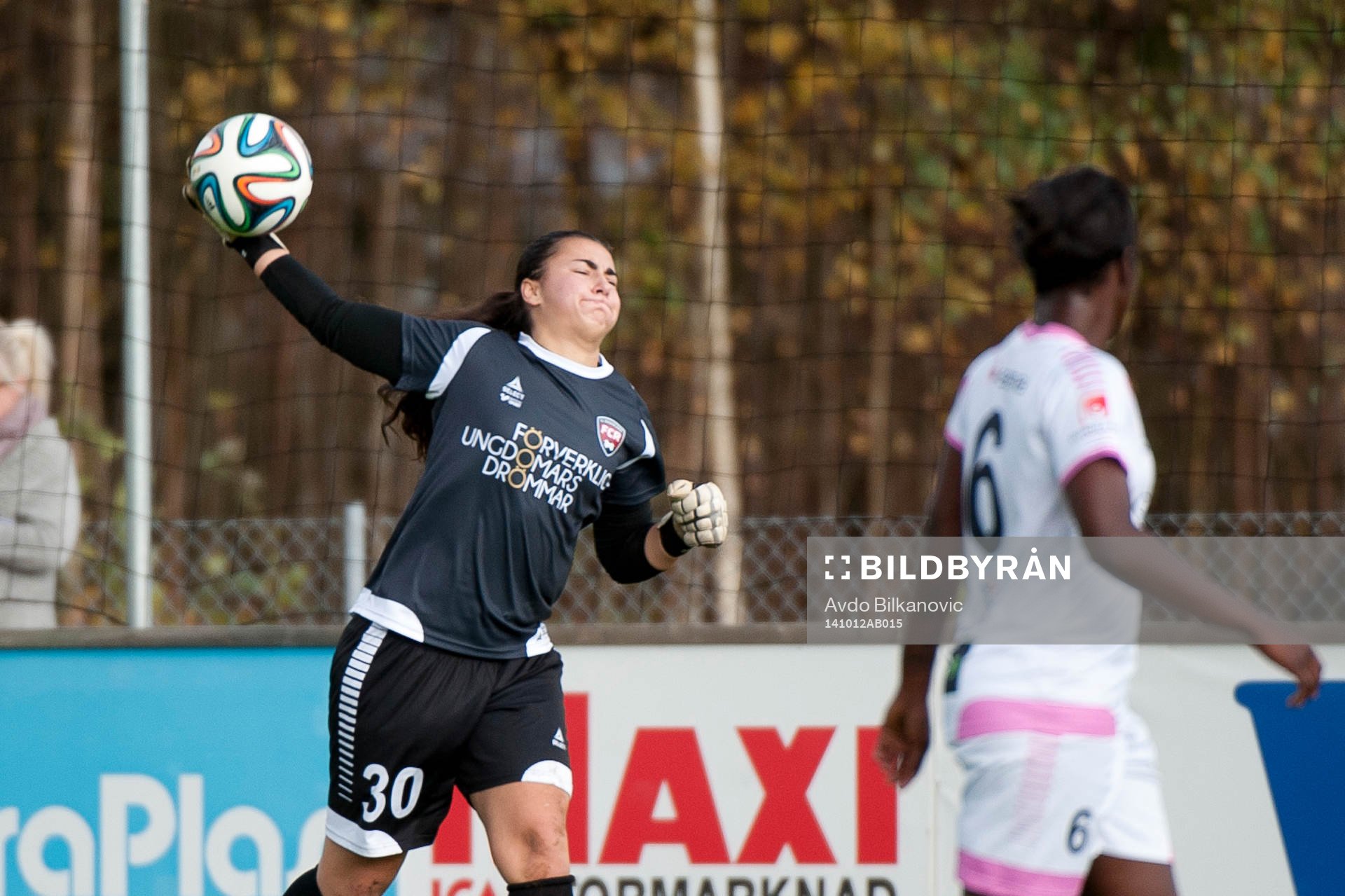 Rosengårds målvakt Zecira Musovic under fotbollsmatchen i Damallsvenskan mellan Vittsjö och Rosengård den 12 Oktober 2014 i Vittsjö.