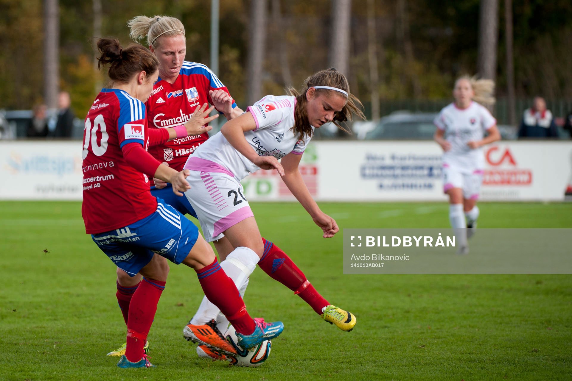 Vittsjös Sandra Adolfsson försöker stoppa Rosengårds