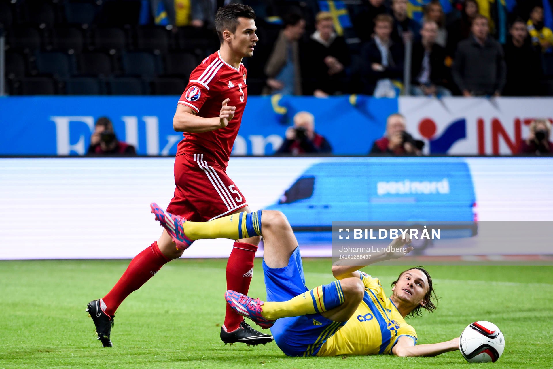 Sveriges Albin Ekdal faller