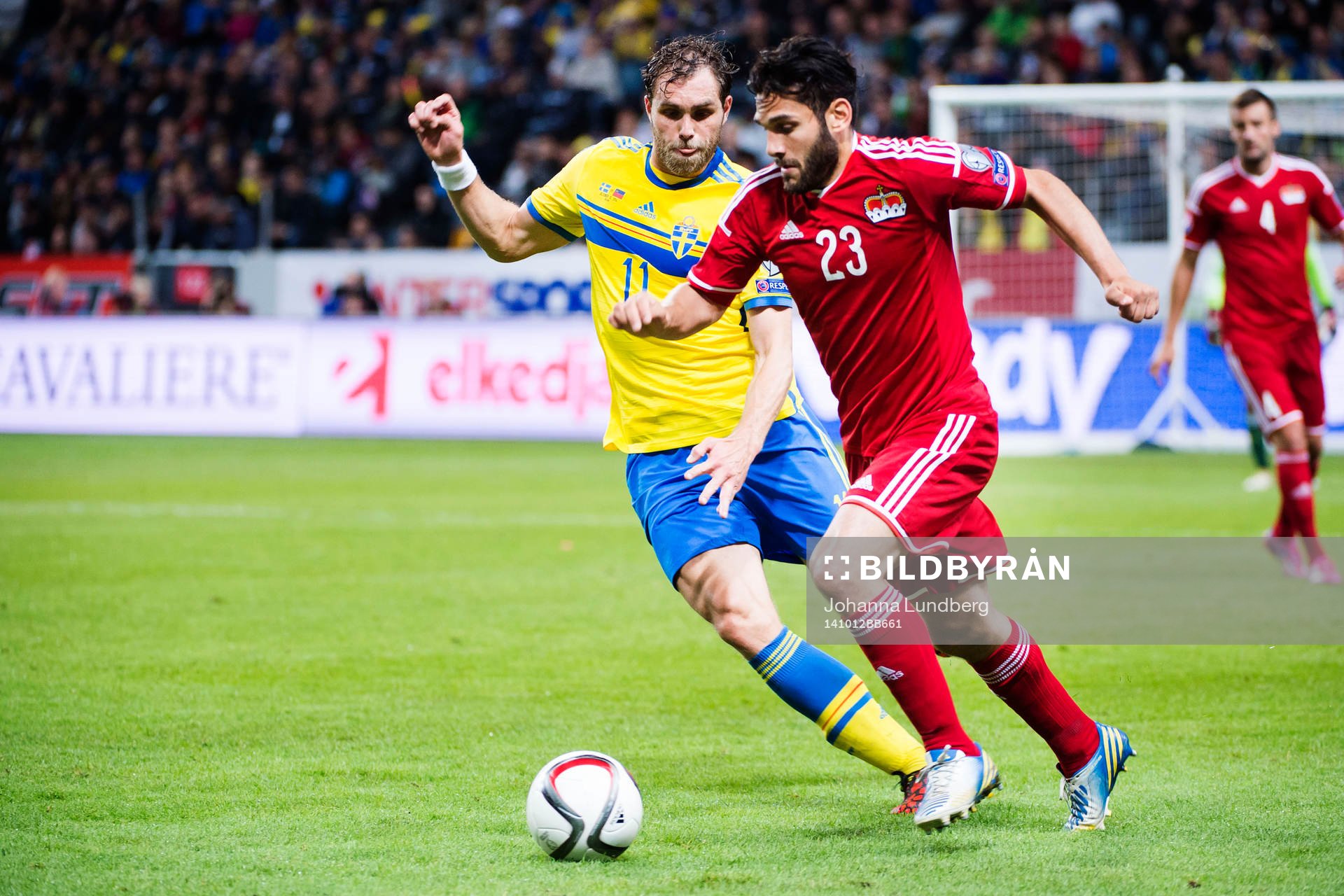 Sveriges Johan Elmander och Liechtensteins Michele Polverino