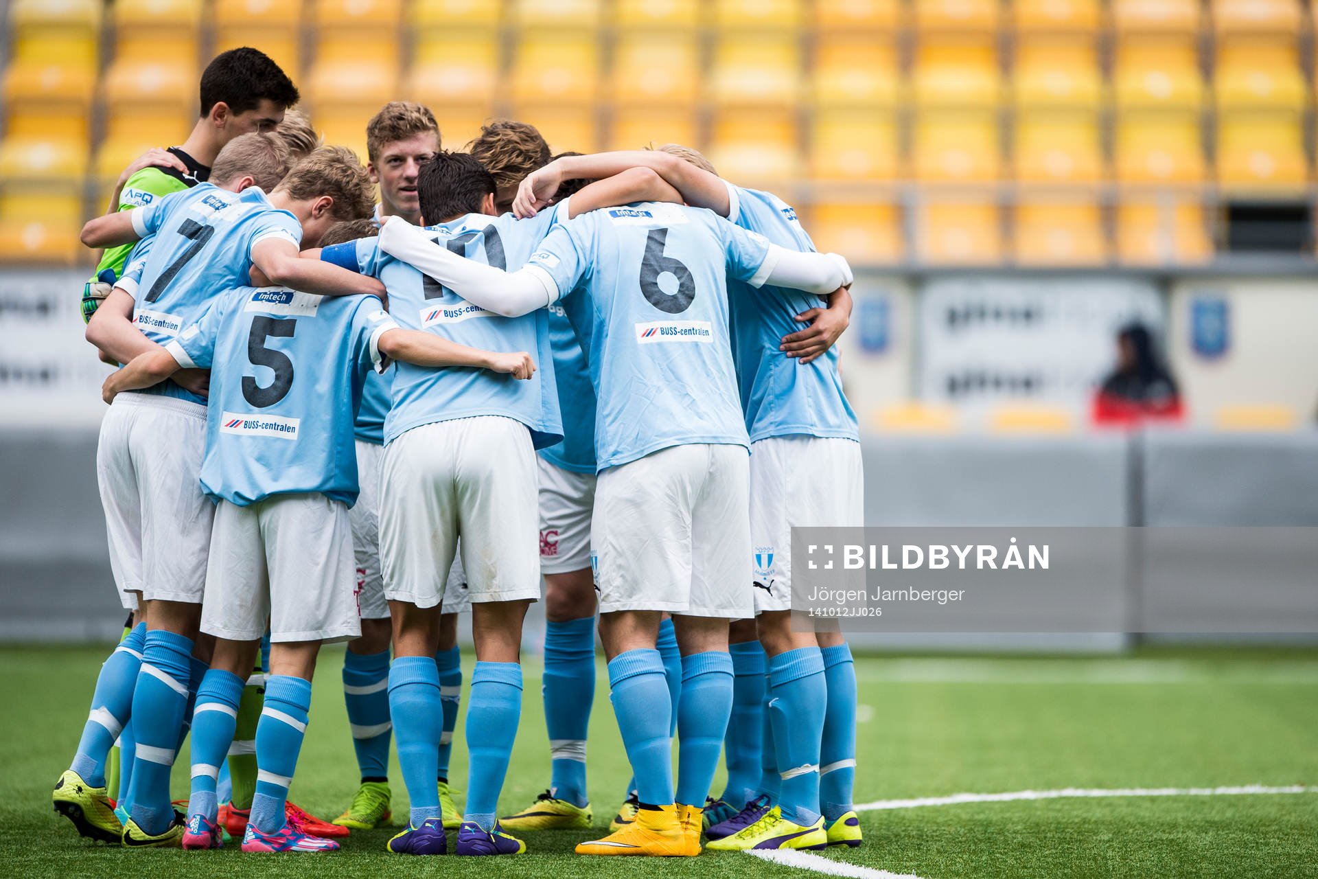 Malmö FFs lag i klunga innan fotbollsmatchen i