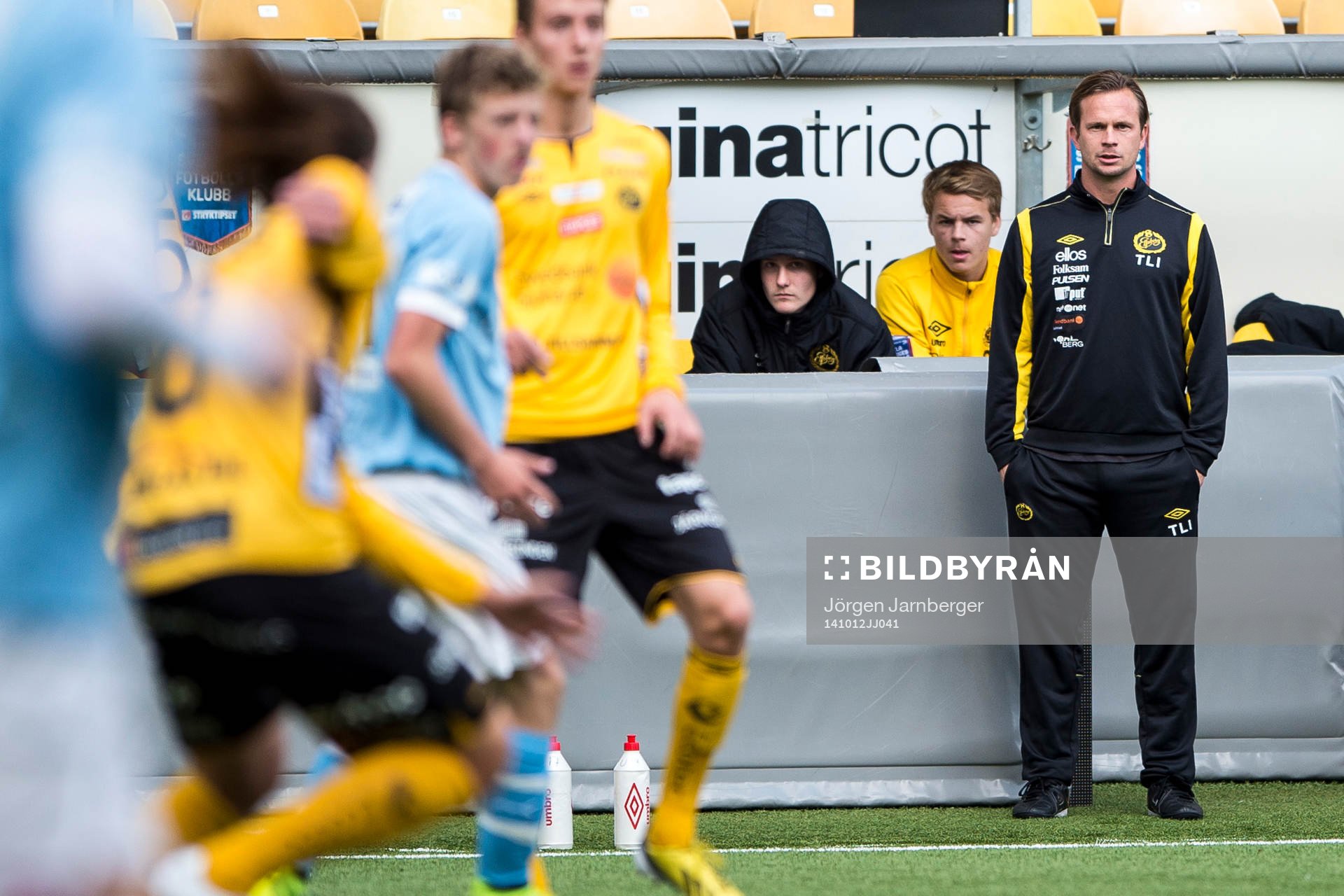 Elfsborgs assisterande tränare Tobias Linderoth under fotbollsmatchen i U17-slutspelet mellan Elfsborg och Malmö FF den 12 oktober 2014 i Borås.