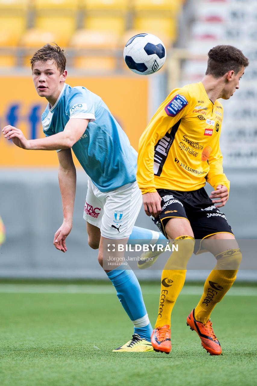 Malmö FFs Hugo Andersson och Elfsborgs Arian Kabashi