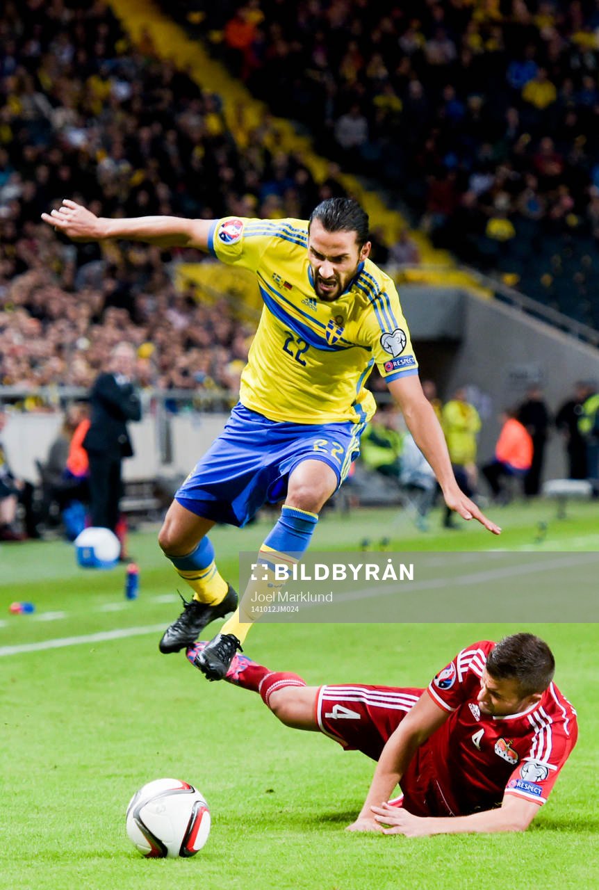 Sveriges Erkan Zengin tar sig förbi Liechtensteins Daniel Kaufmann under fotbollsmatchen i EM-kvalet mellan Sverige och Liechtenstein den 12 oktober 2014 i Stockholm.