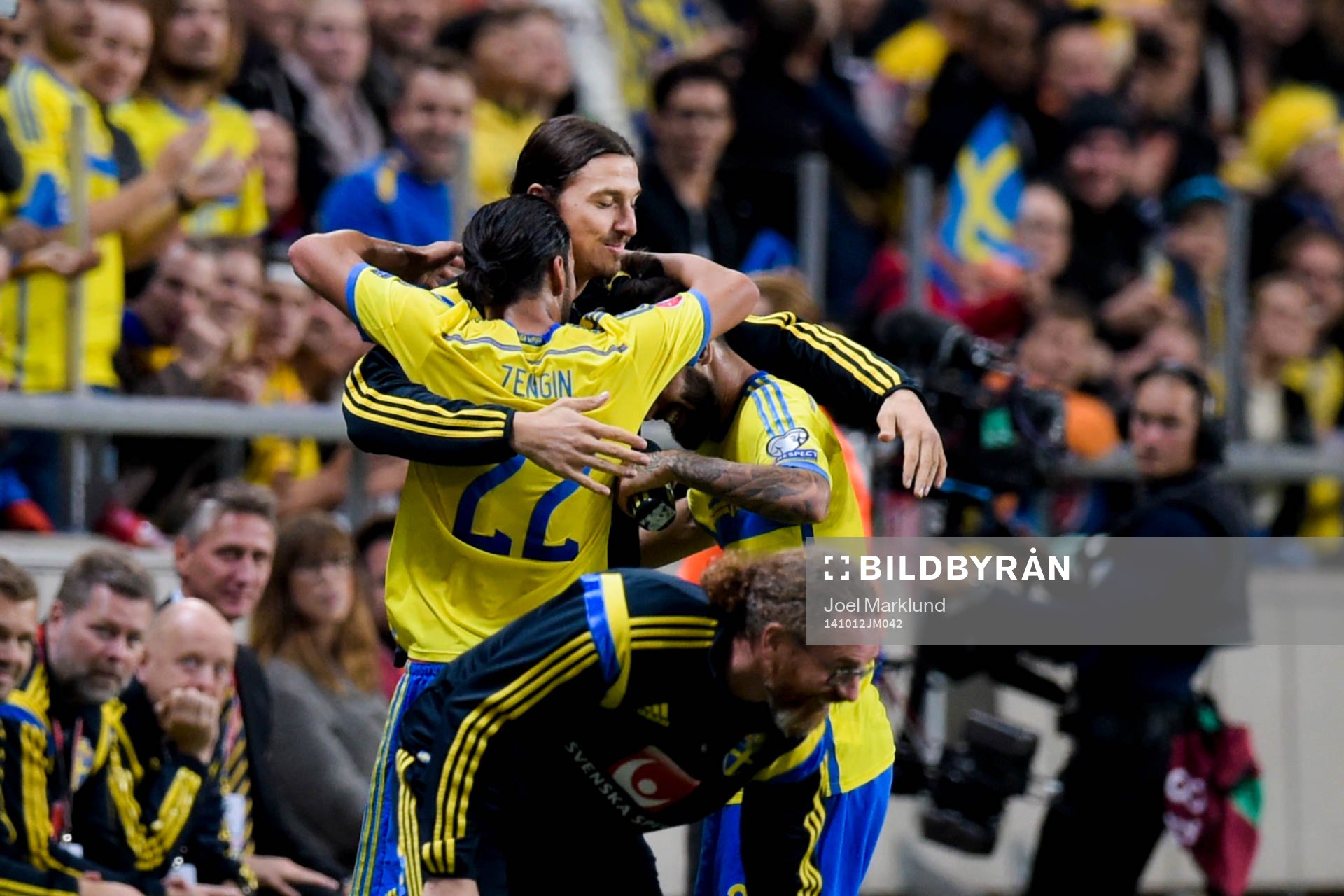 Sveriges Zlatan Ibrahimovic kramar om Erkan Zengin och