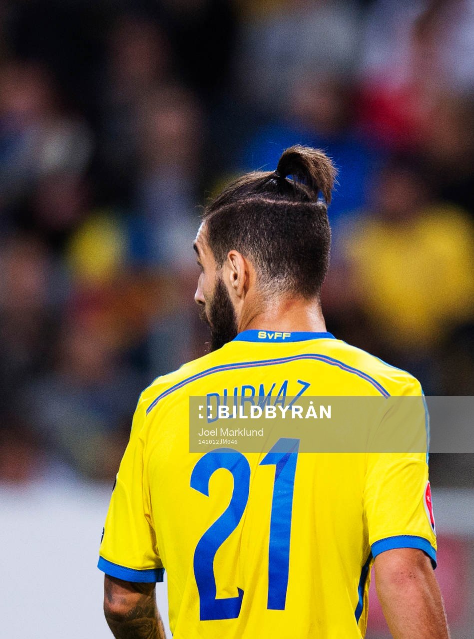 Sveriges Jimmy Durmaz med en tofs på huvudet