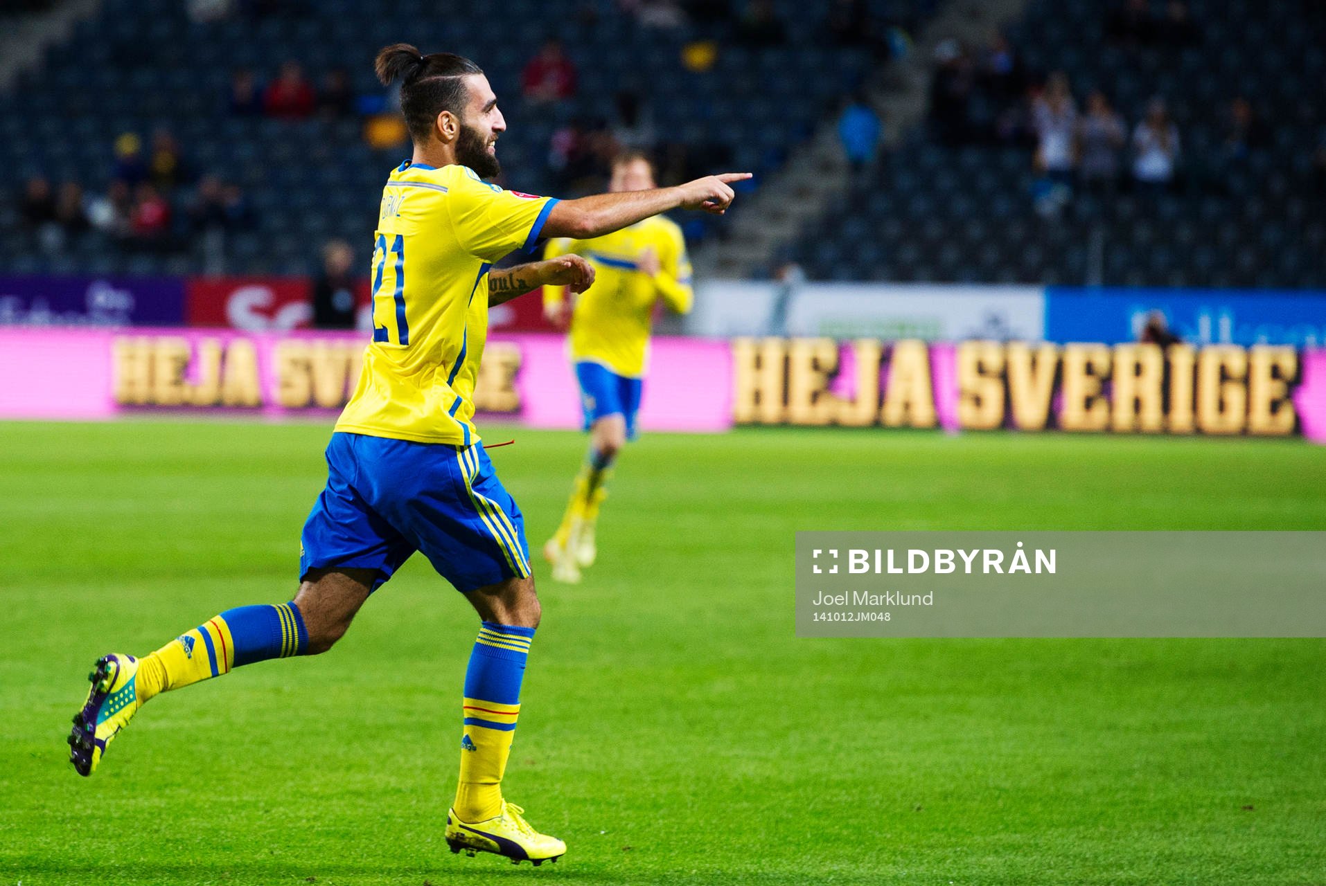 Sveriges Jimmy Durmaz jublar