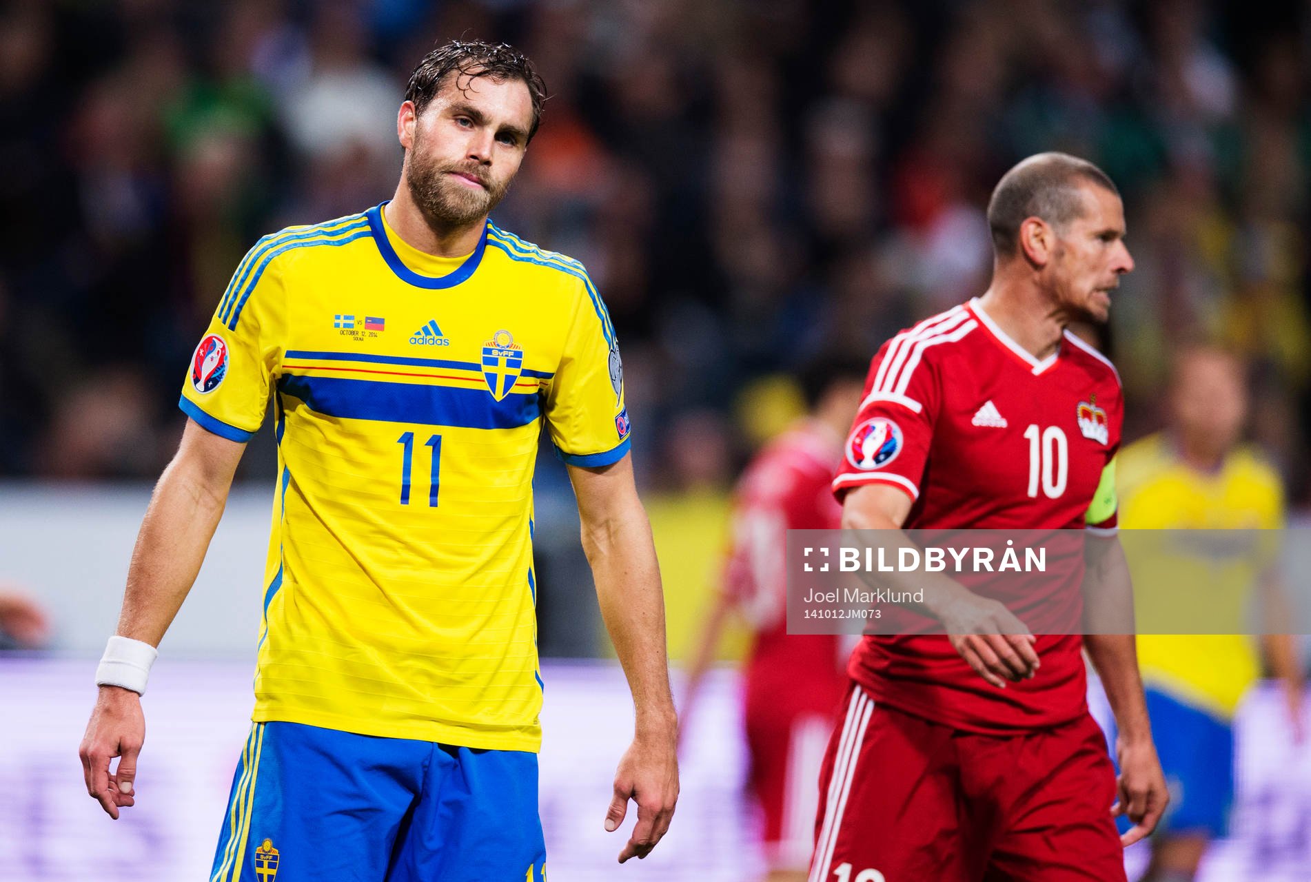 Sveriges Johan Elmander deppar