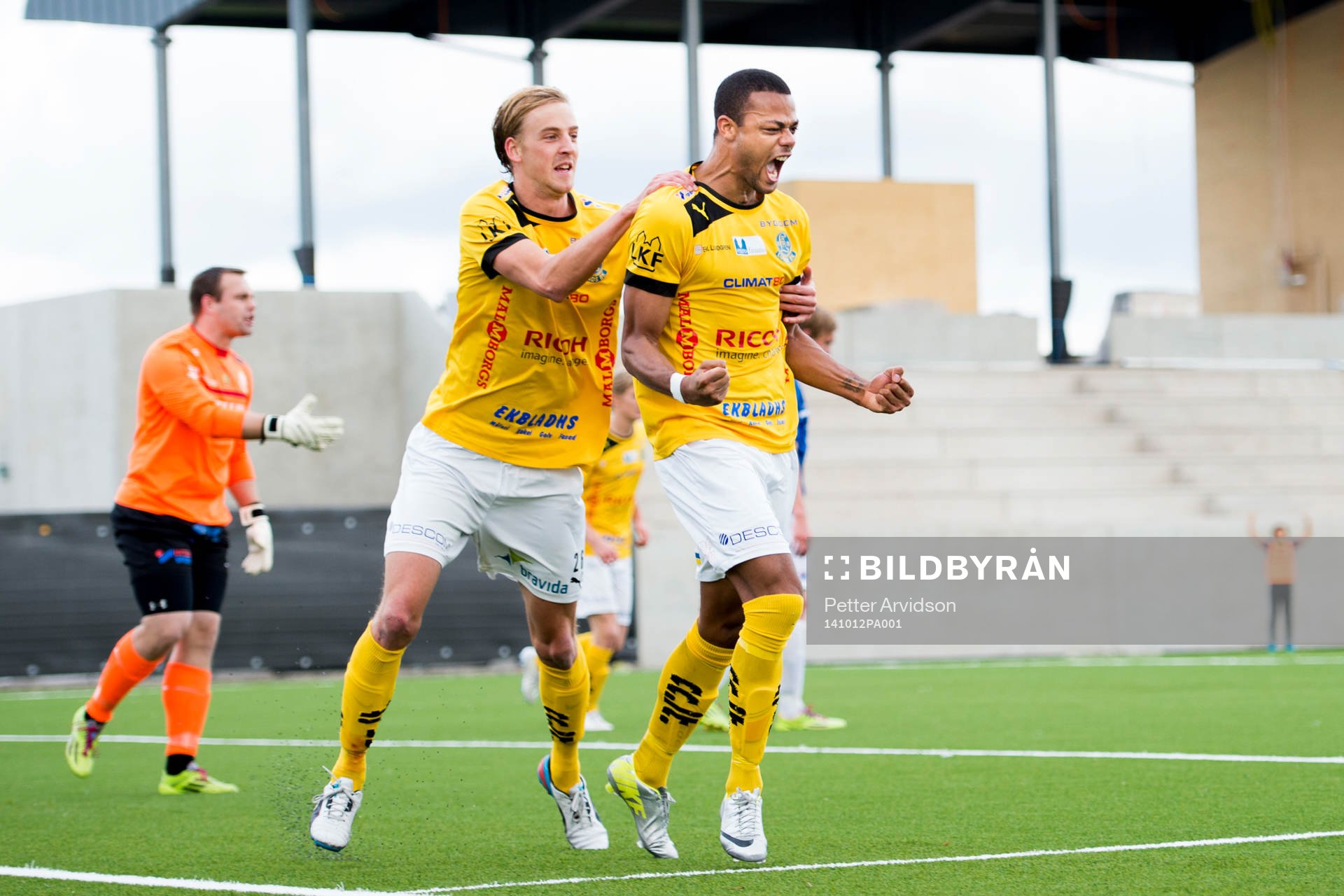 Lunds Salif Camara Jönsson jublar