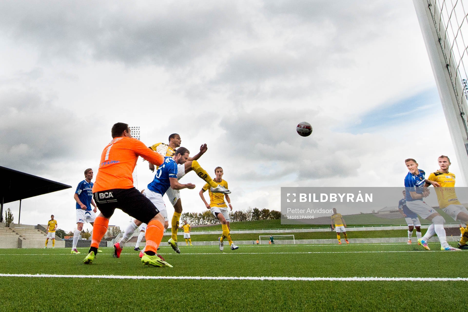 Lunds Salif Camara Jönsson gör 1-0 bakom Trelleborgs