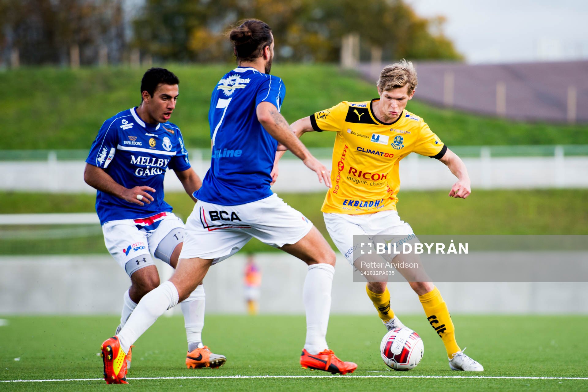 Lunds Fritiof Björkén utmanar Trelleborgs Ali Jasim och Patrik Åström under fotbollsmatchen i Division 1 södra mellan Lunds BK och Trelleborg den 12 oktober 2014 i Lund.