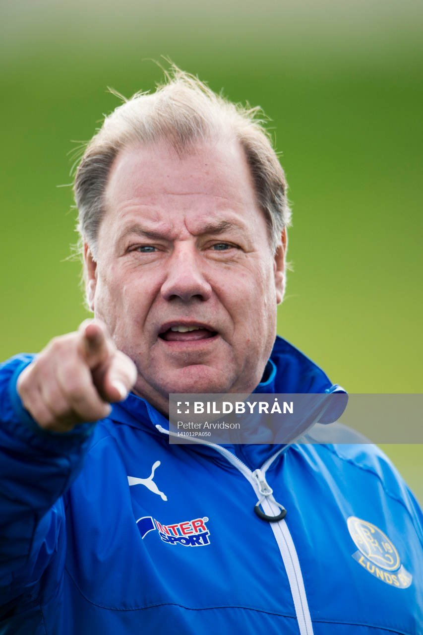 Lunds tränare Nils-Erik Persson under fotbollsmatchen i Division 1 södra mellan Lunds BK och Trelleborg den 12 oktober 2014 i Lund.