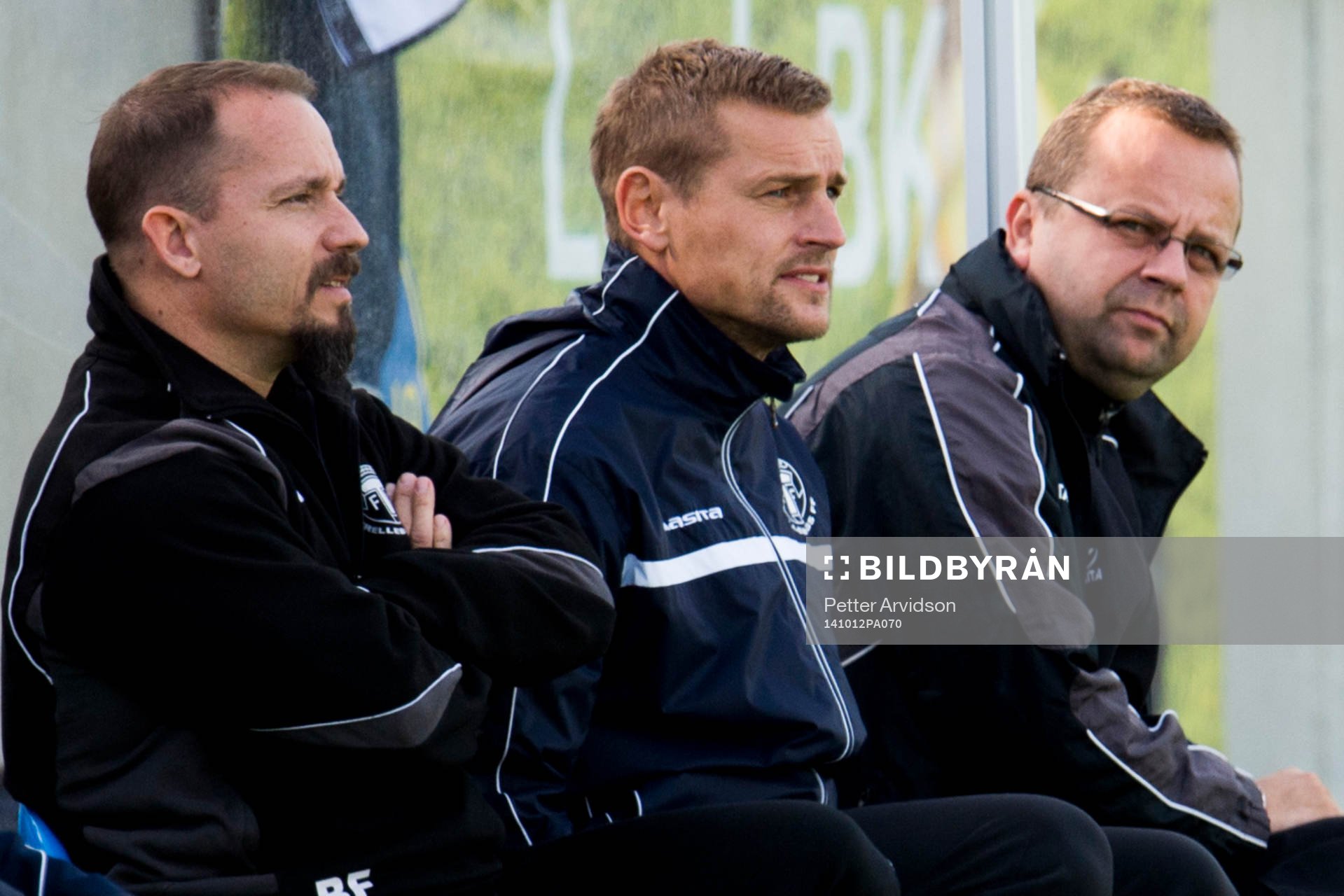 Trelleborgs två tränare Jimmie Olsson (m) och Hannu Sirviö (th) under fotbollsmatchen i Division 1 södra mellan Lunds BK och Trelleborg den 12 oktober 2014 i Lund.