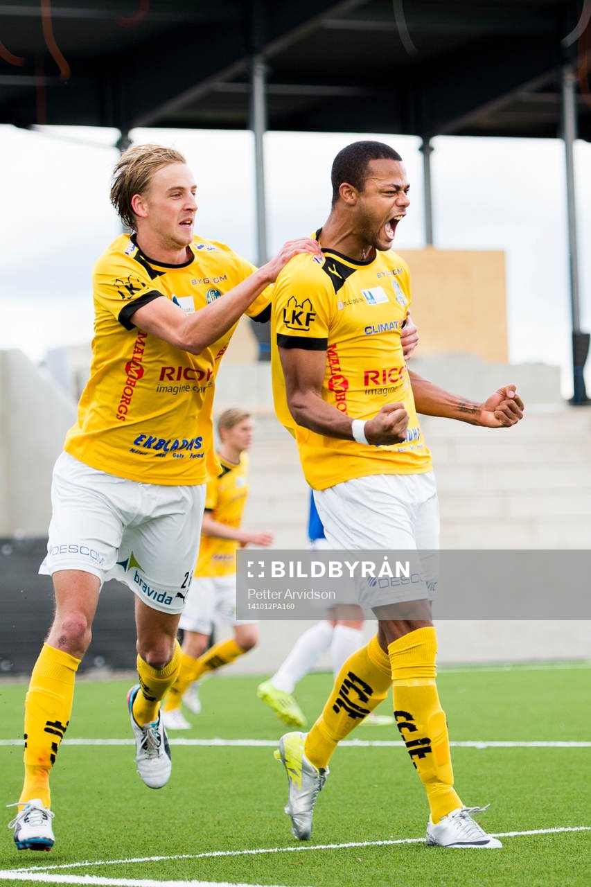 Lunds Salif Camara Jönsson jublar