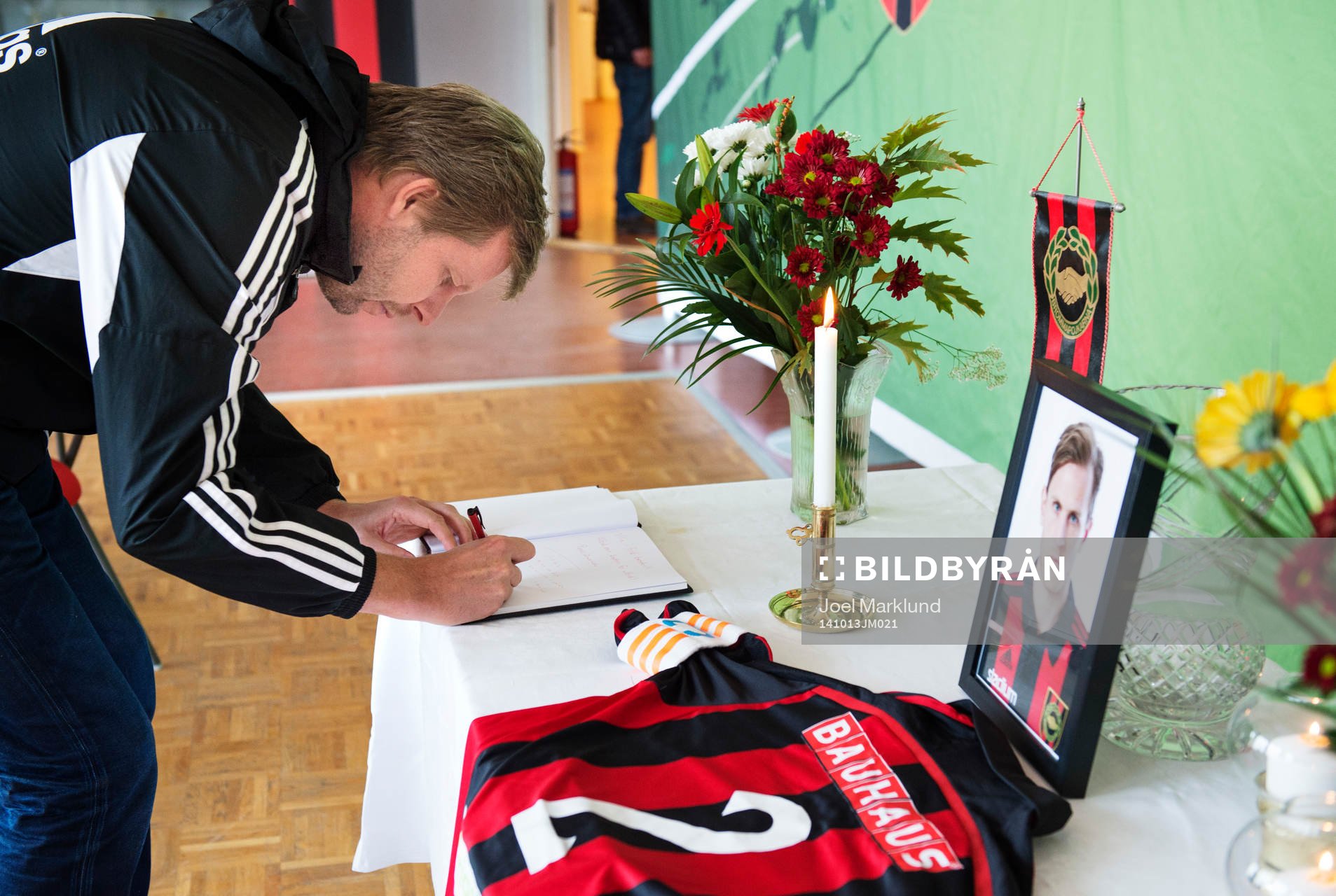s vd Thomas Edselius i Brommapojkarnas klubblokal på