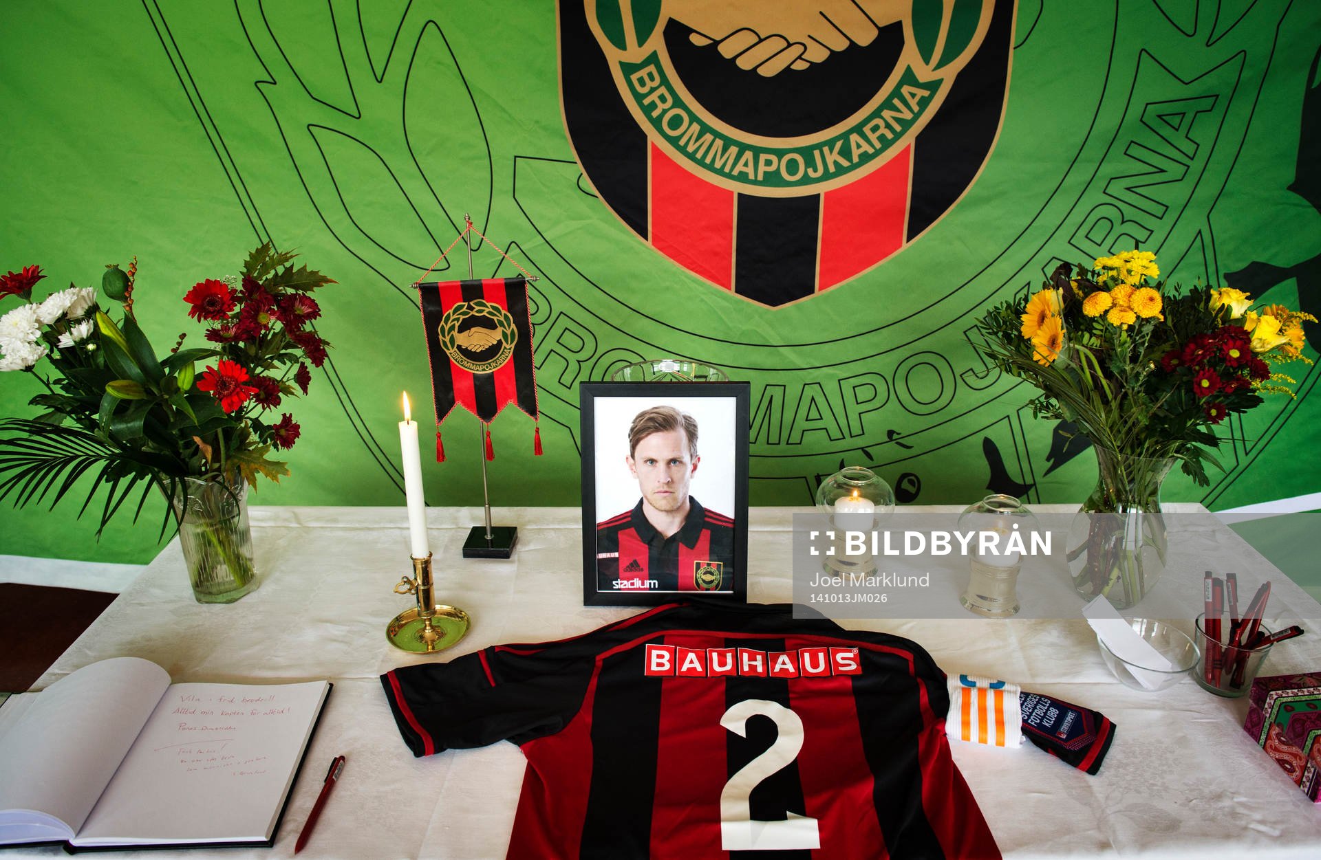 En bild på Pontus Segerström vid en minnesstund i