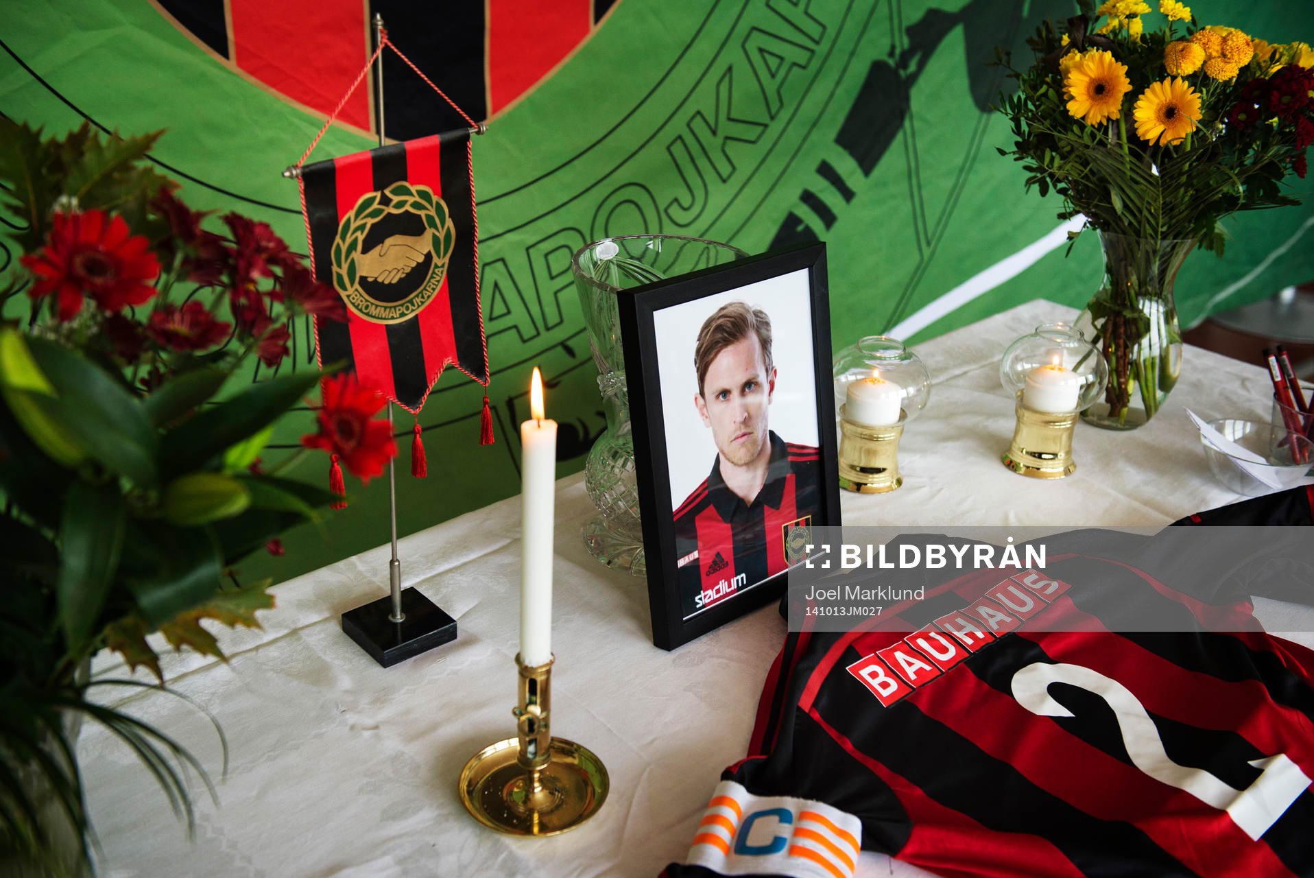 En bild på Pontus Segerström vid en minnesstund i