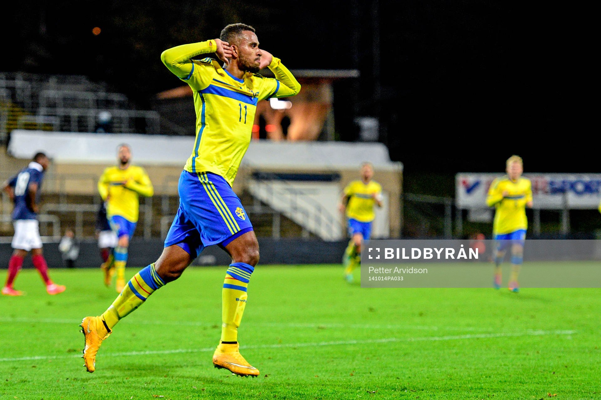 Sveriges Isaac Kiese Thelin jublar