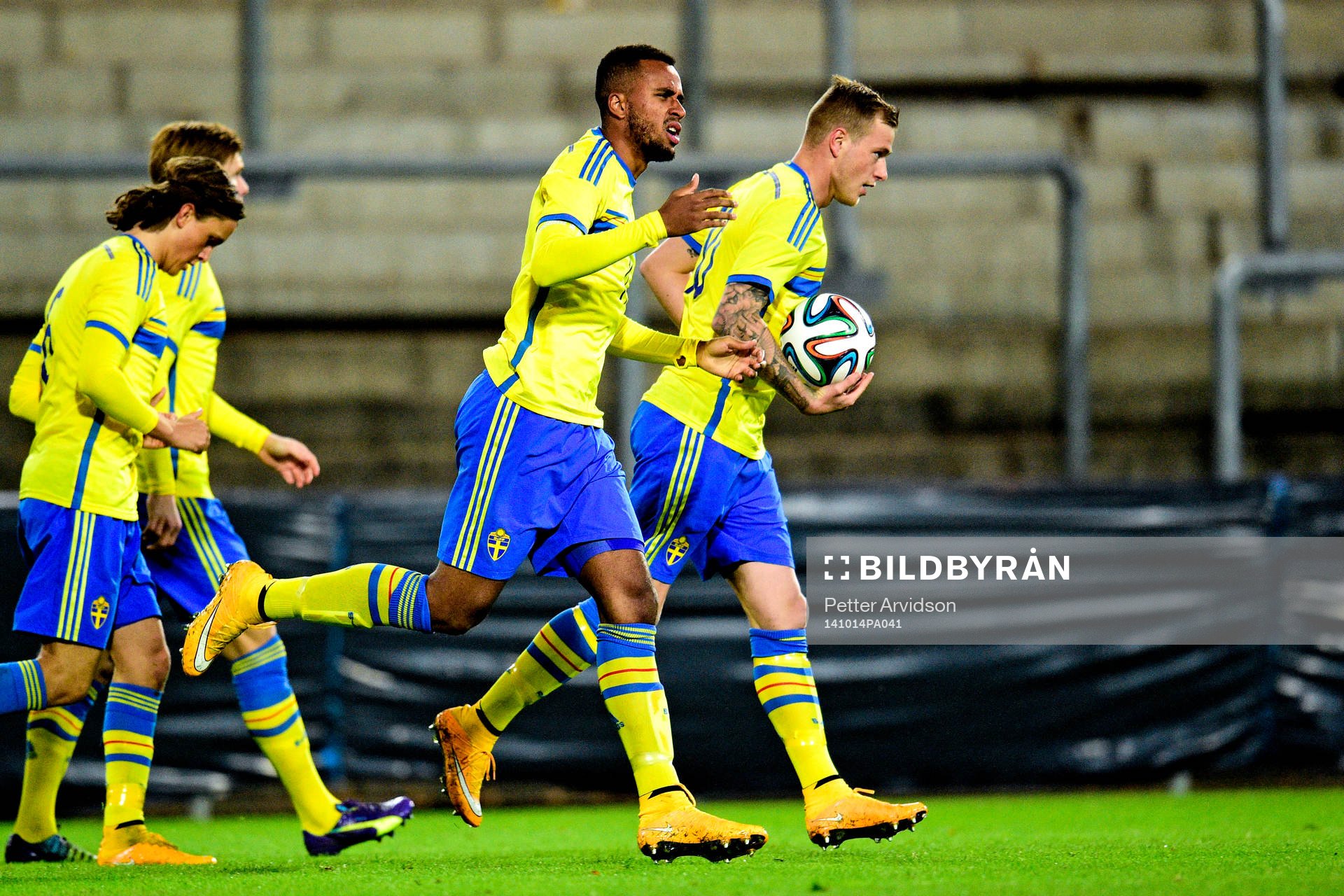 Sveriges Isaac Kiese Thelin jublar