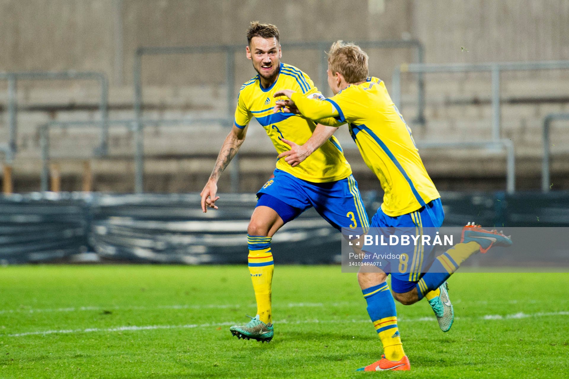 Sveriges Oscar Lewicki jublar ihop med Alexander Milosevic