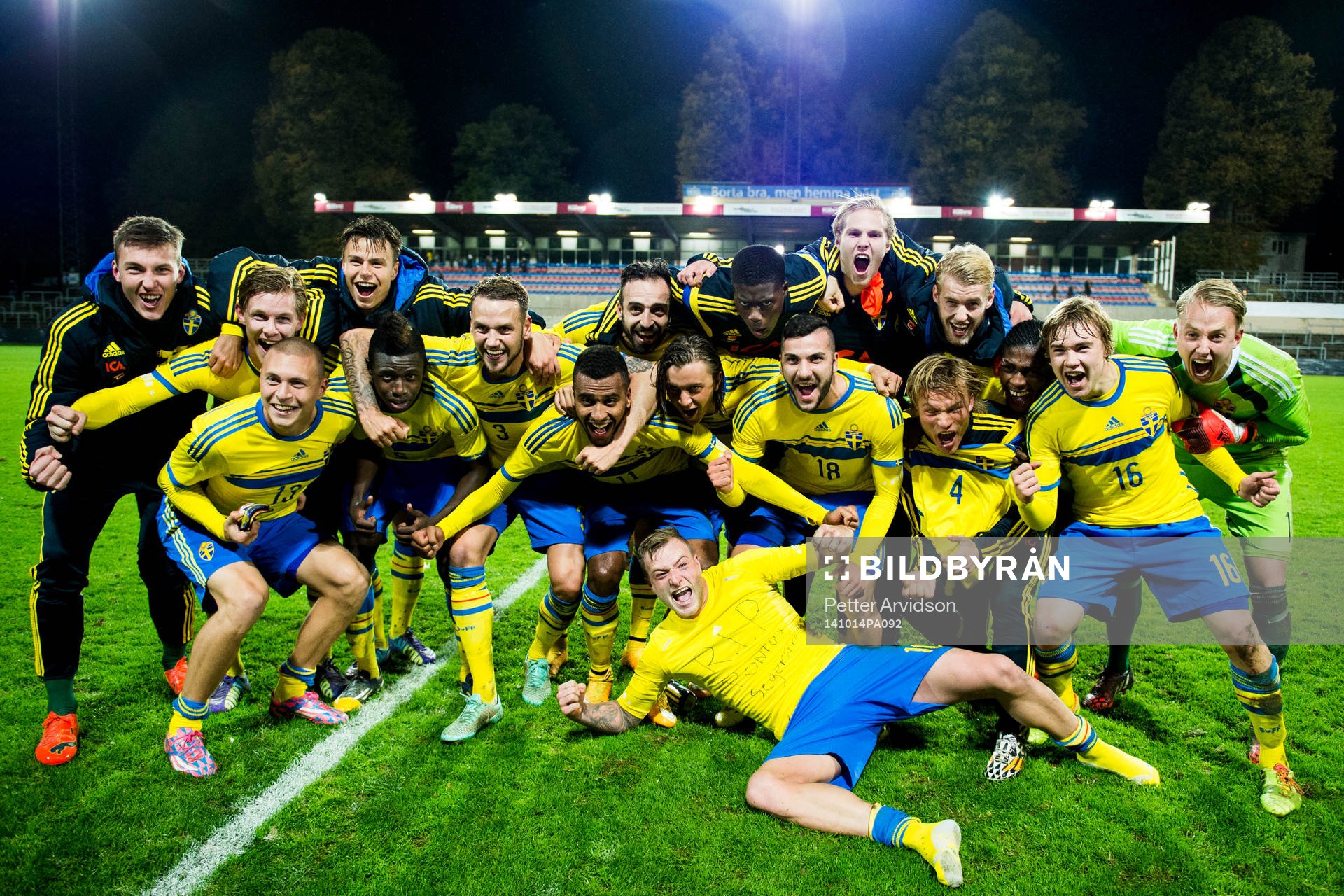 Sveriges spelare jublar