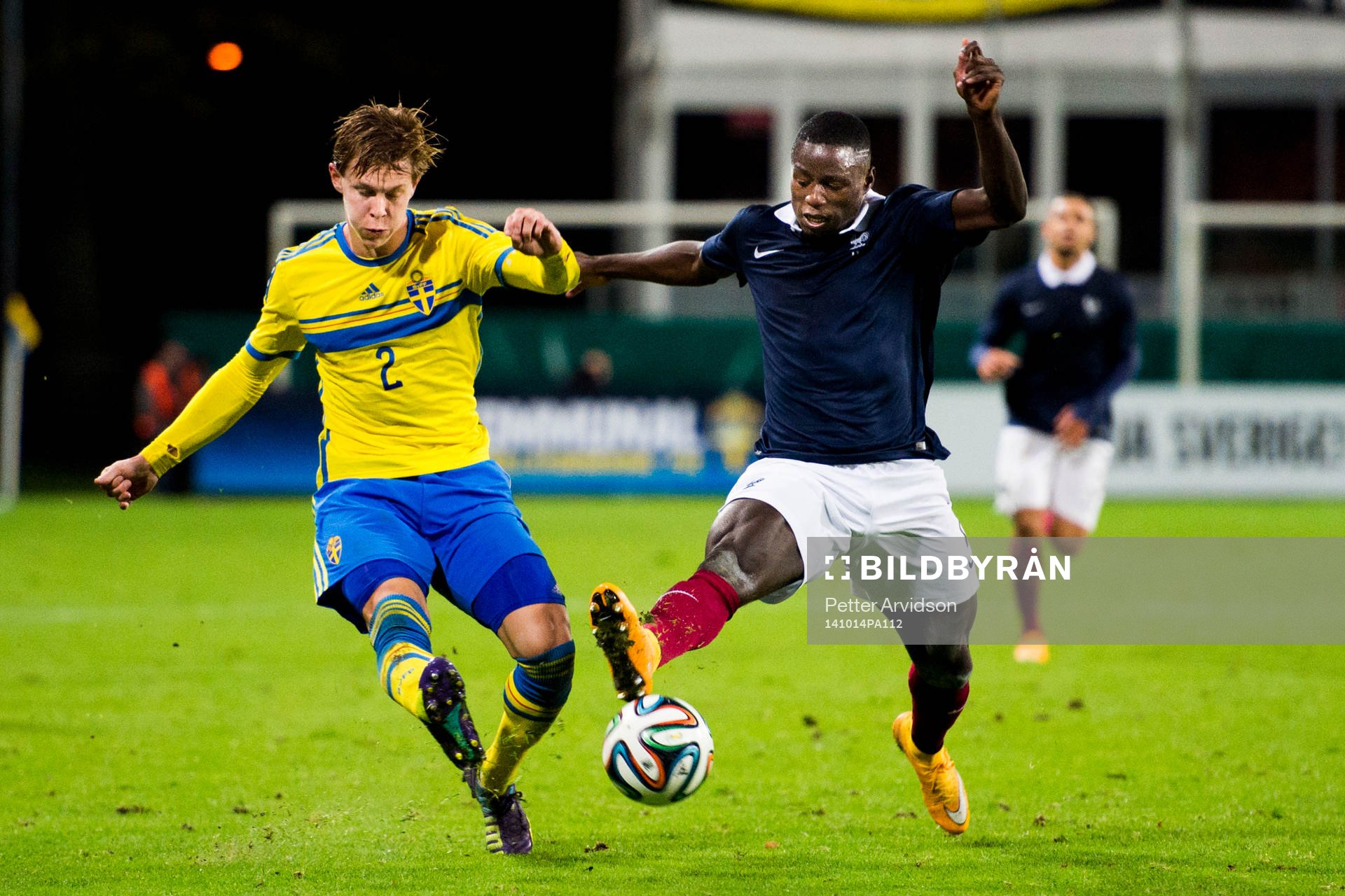 Sveriges Emil Krafth och Frankrikes Paul-Georges Ntep De