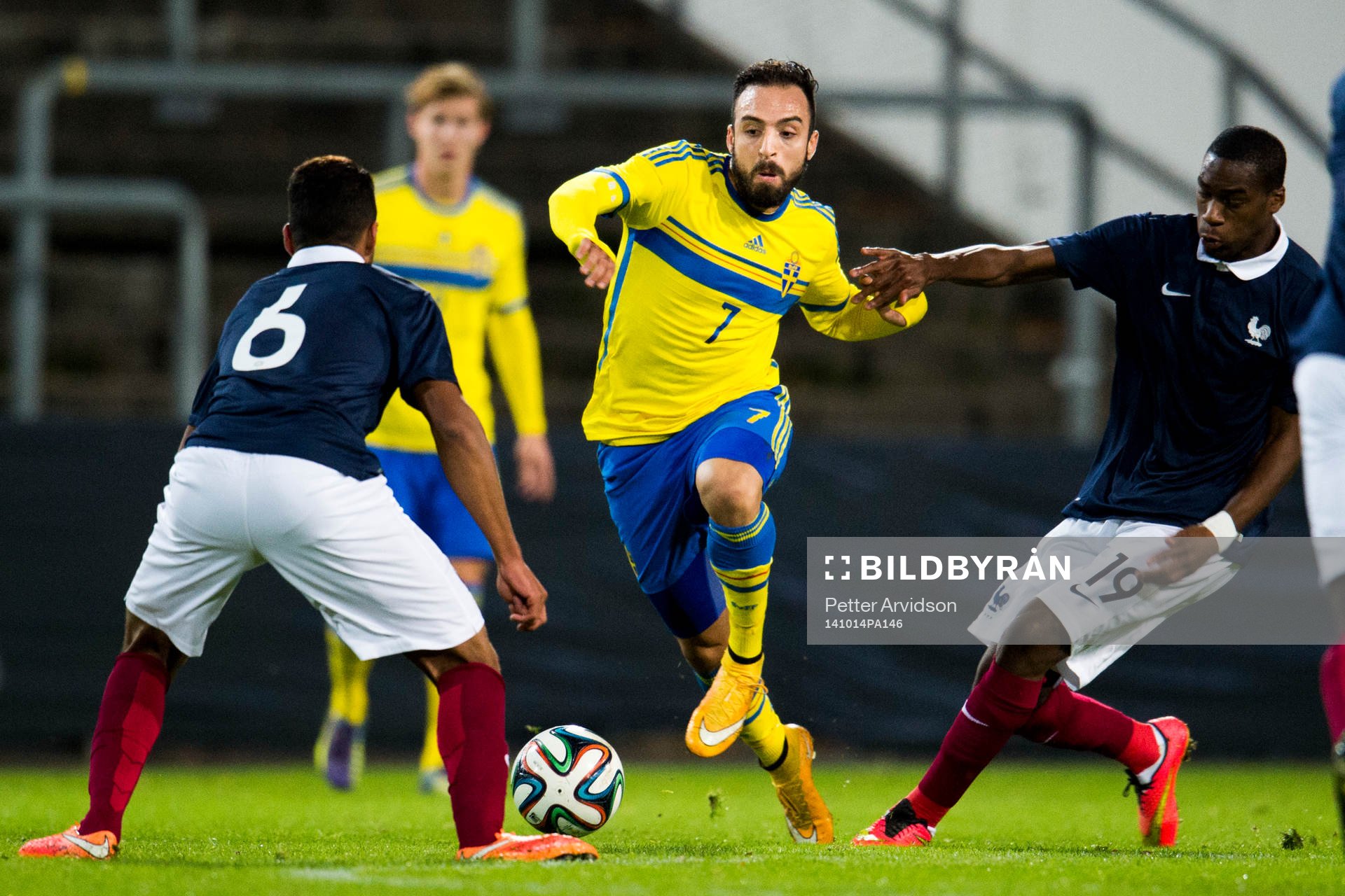 Sveriges Abdul Khalili tar sig förbi Frankrikes Corentin