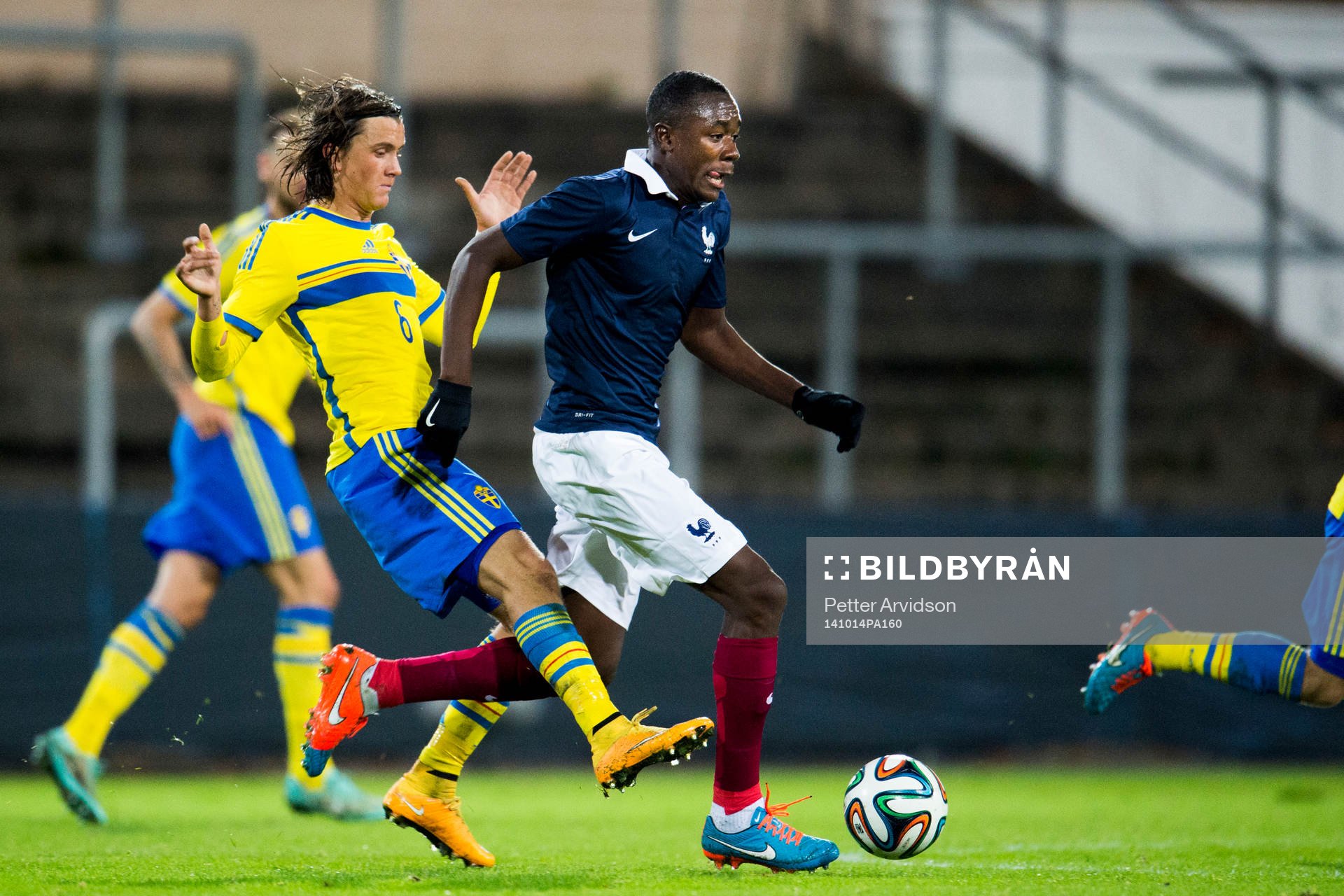 Sveriges Kristoffer Olsson och Frankrikes Samuel Umtiti