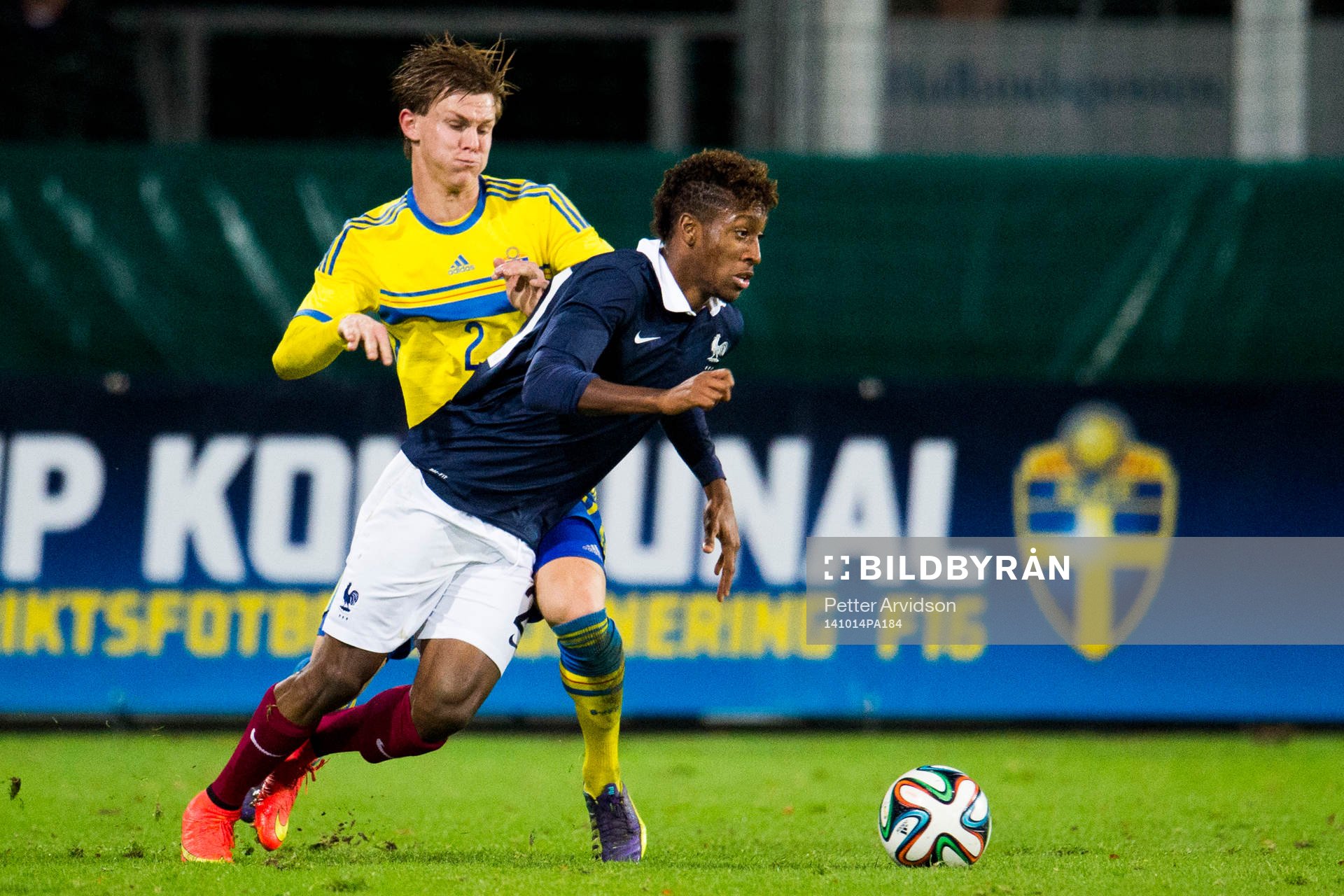 Sveriges Emil Krafth och Frankrikes Kingsley Coman