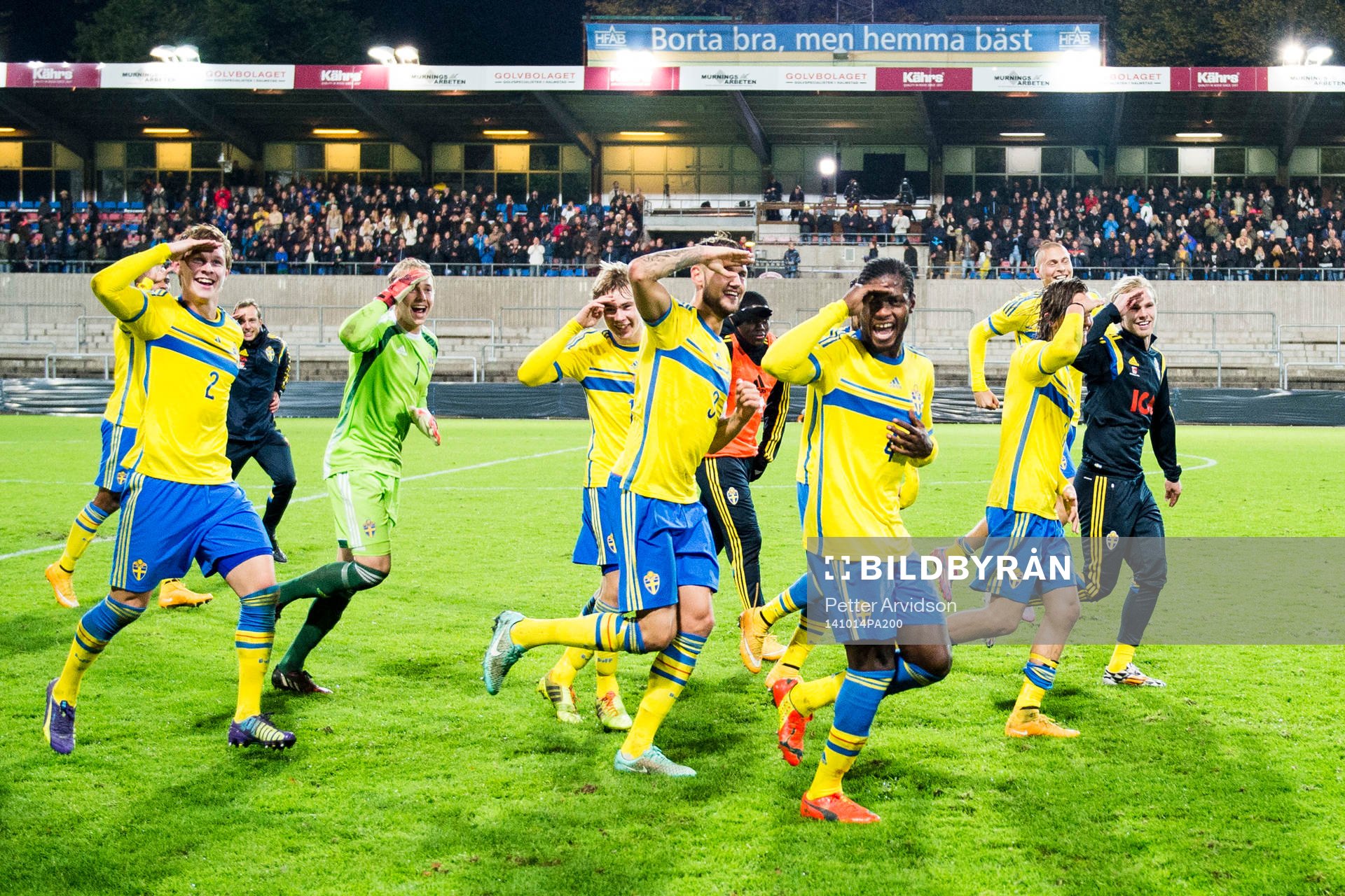 Sveriges Emil Krafth, målvakt Patrik Carlgren, Simon