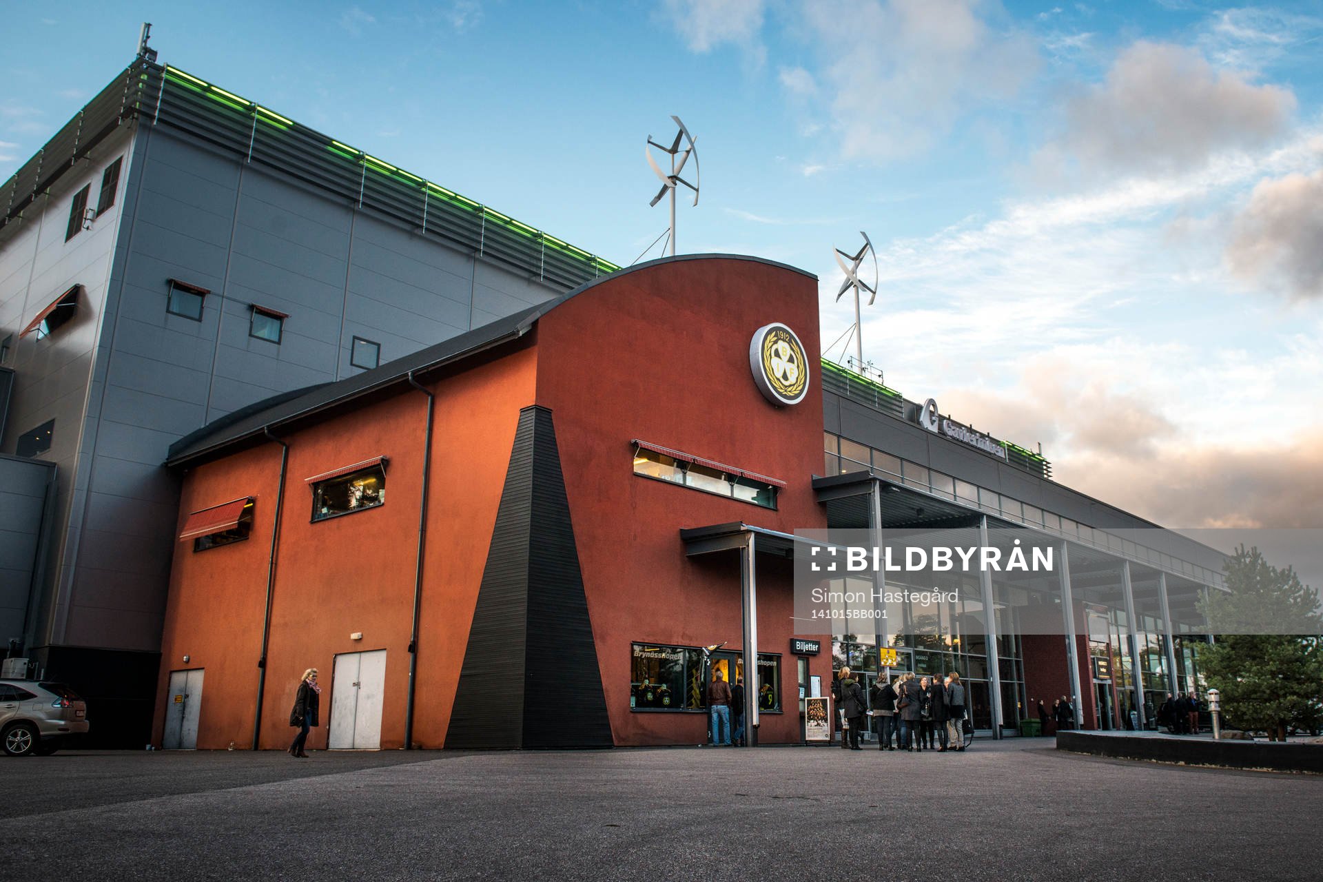 Utanför Gavlerinken Arena före ishockeymatchen i SHL