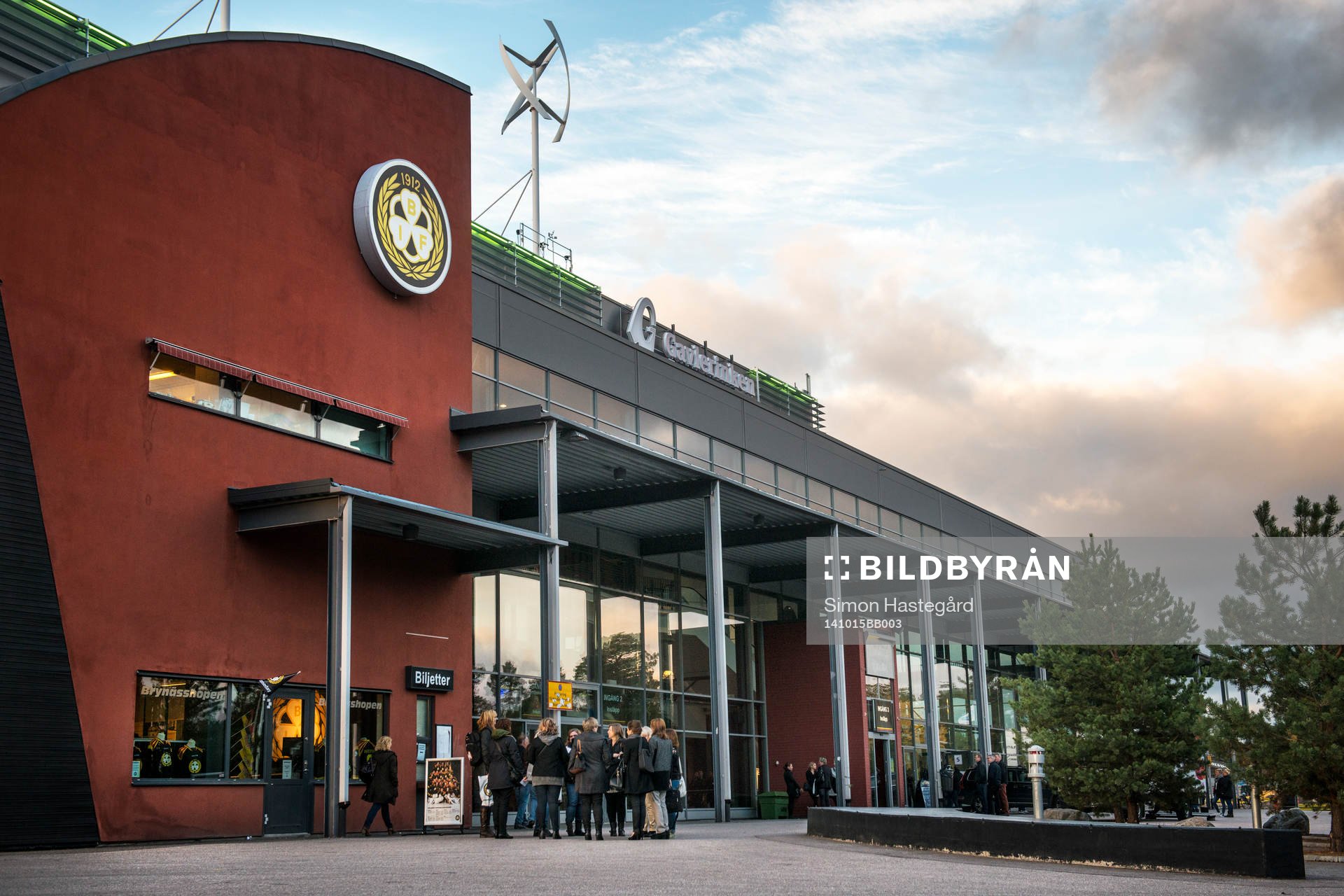 Utanför Gavlerinken Arena före ishockeymatchen i SHL