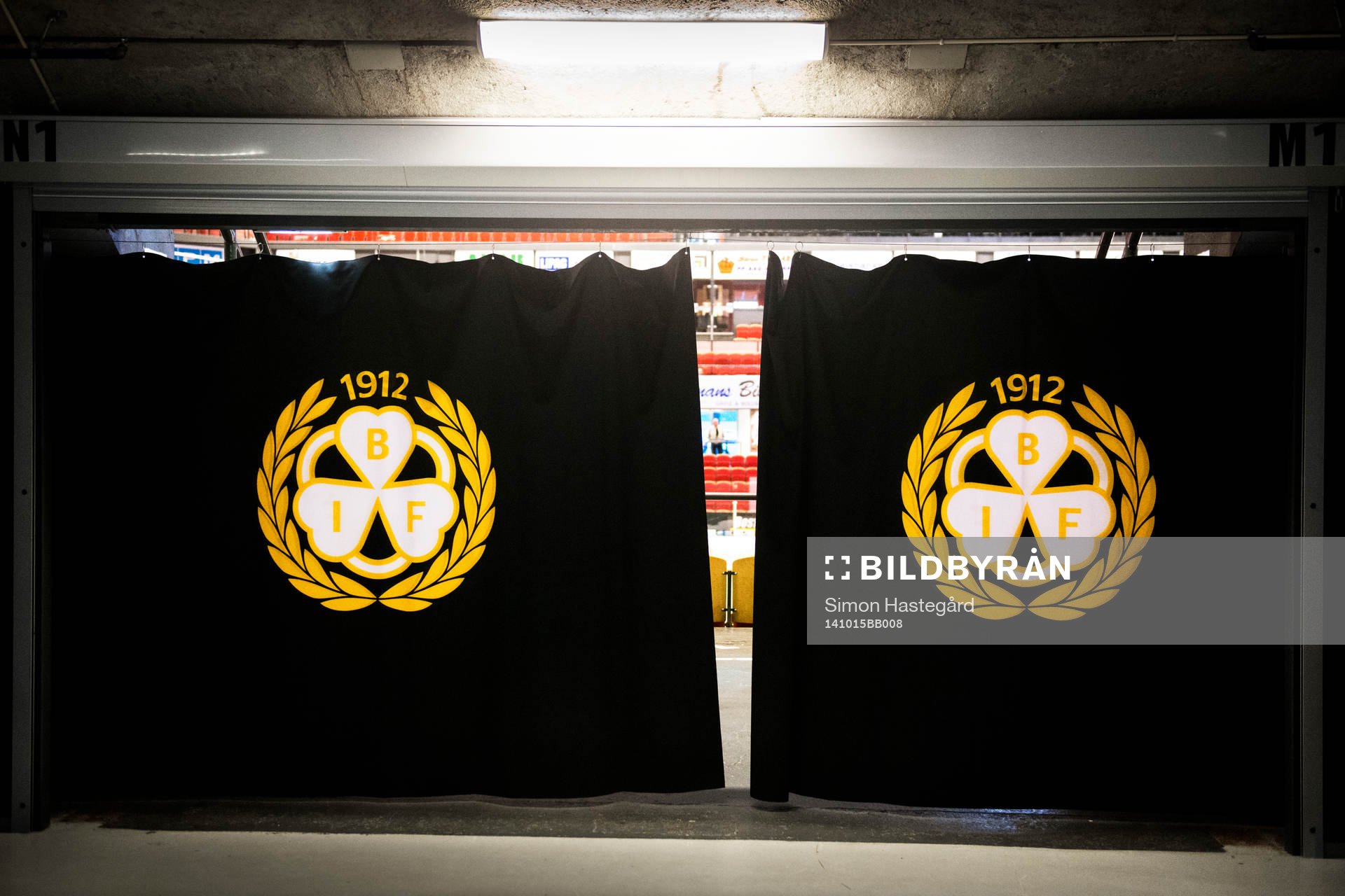 Draperier med Brynäs logotyp före ishockeymatchen i SHL