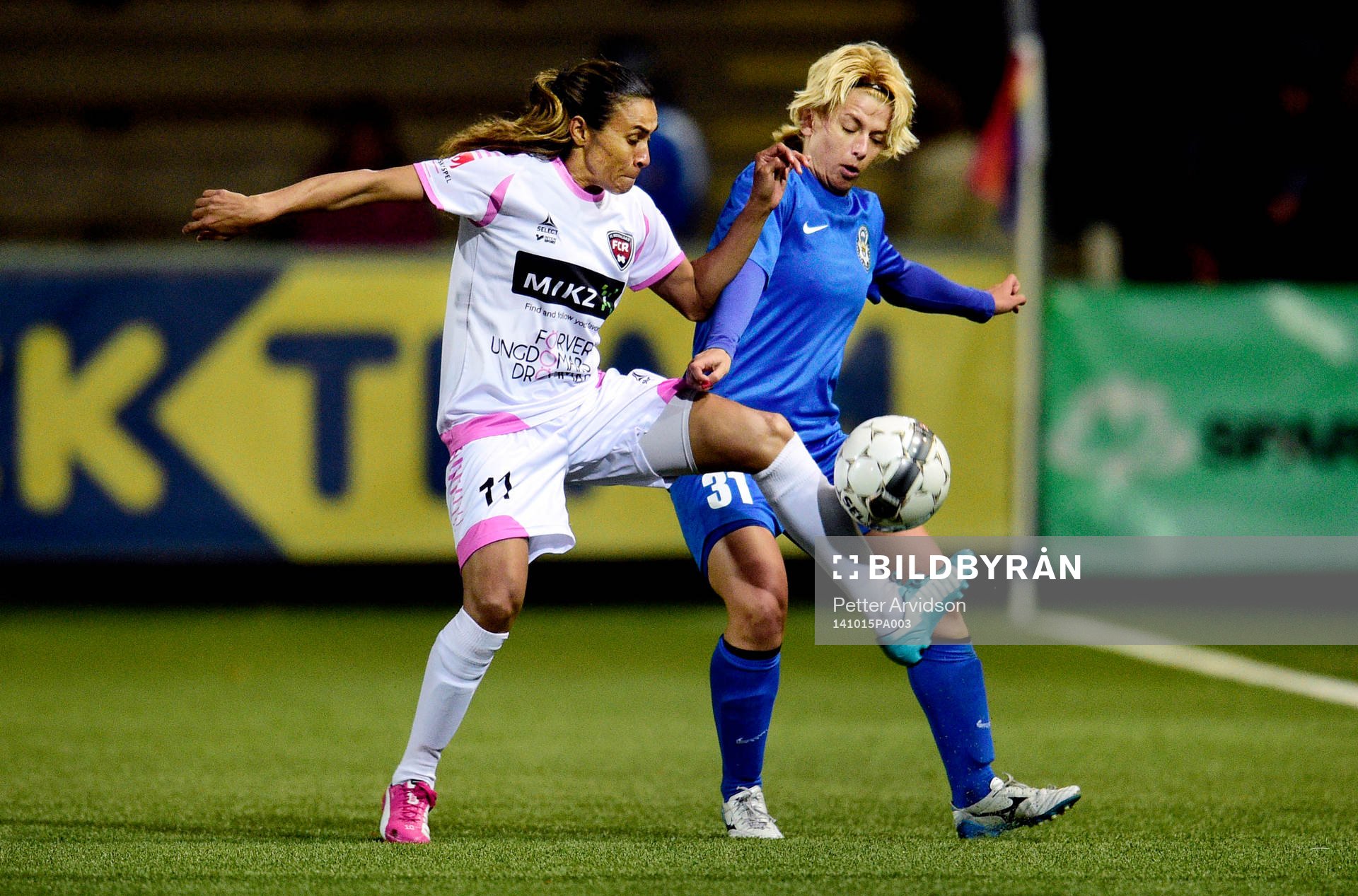 Rosengårds Marta Viera Da Silva och Ryazans Alla Lyshafai under fotbollsmatchen i Womens Champions League mellan FC Rosengård och Ryazan den 15 oktober 2014 i Malmö.