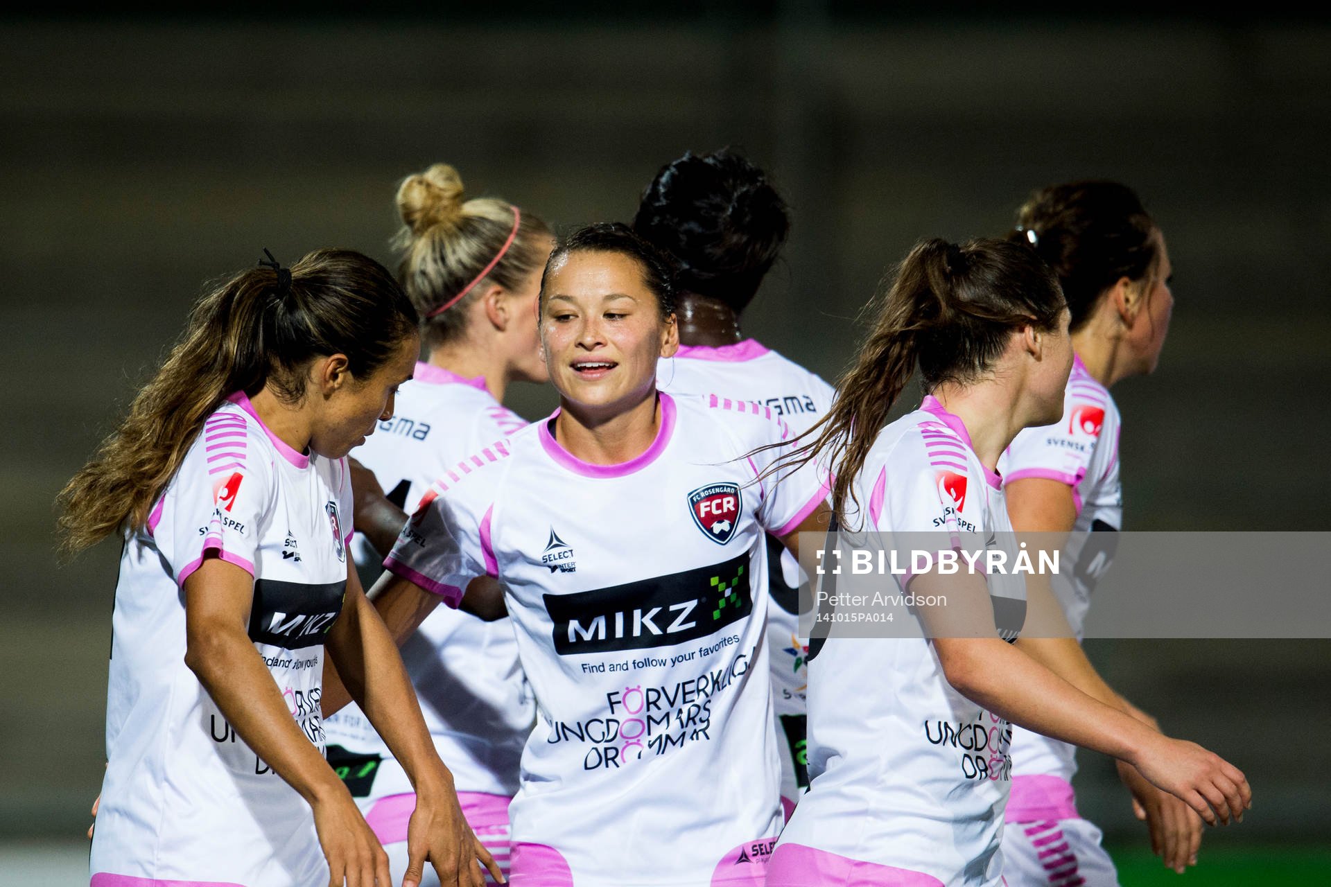 Rosengårds spelare jublar, Alexandra Riley (m)
