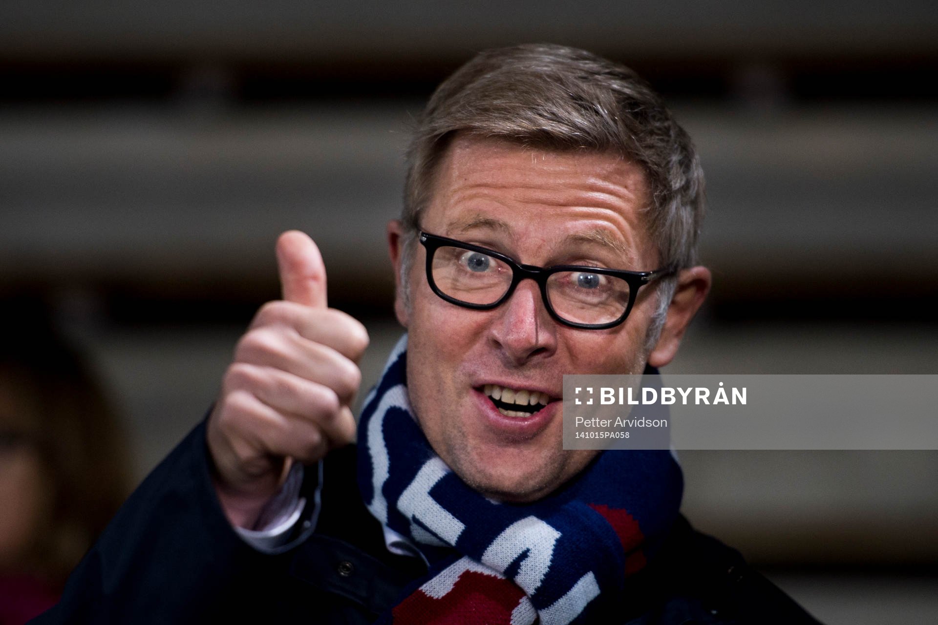 Rosengårds VD Klas Tjebbes gör tummen upp