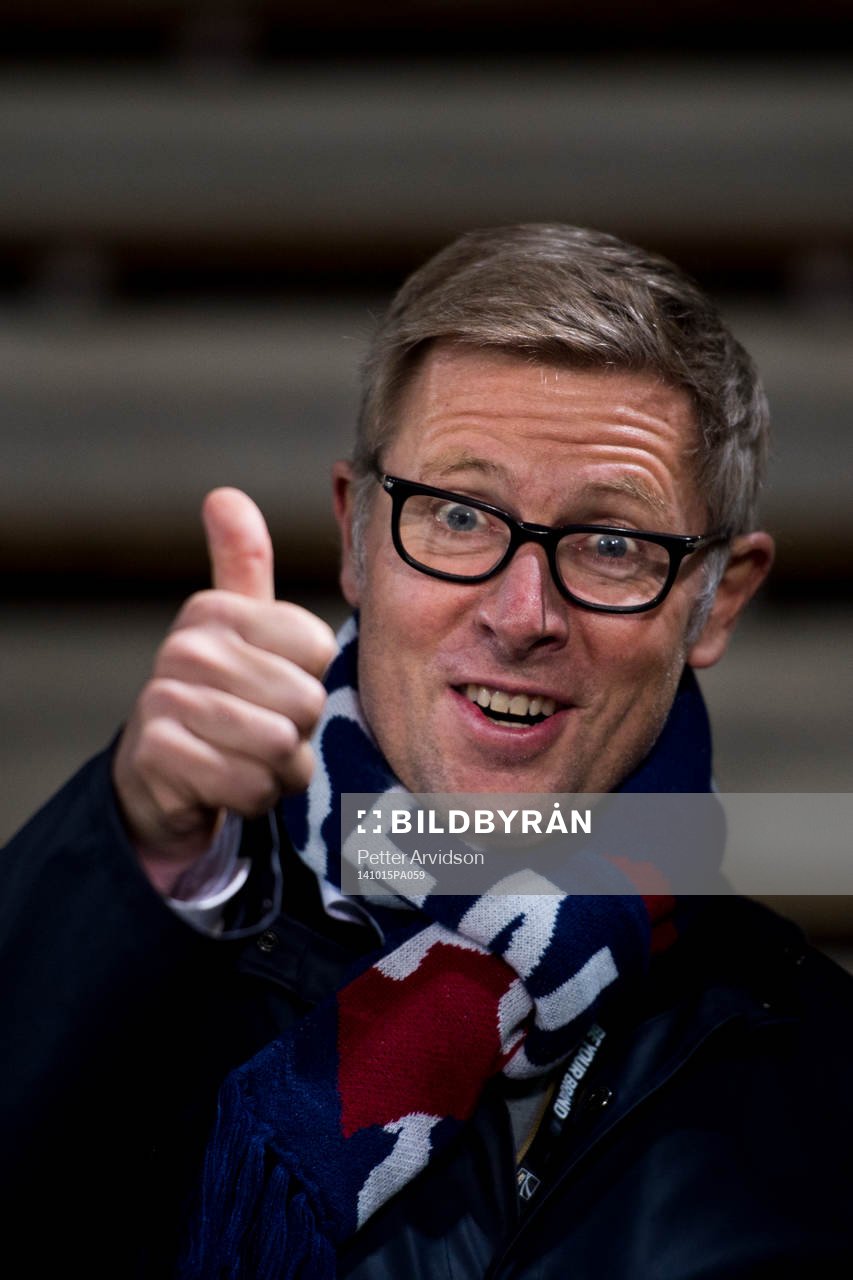 Rosengårds VD Klas Tjebbes gör tummen upp