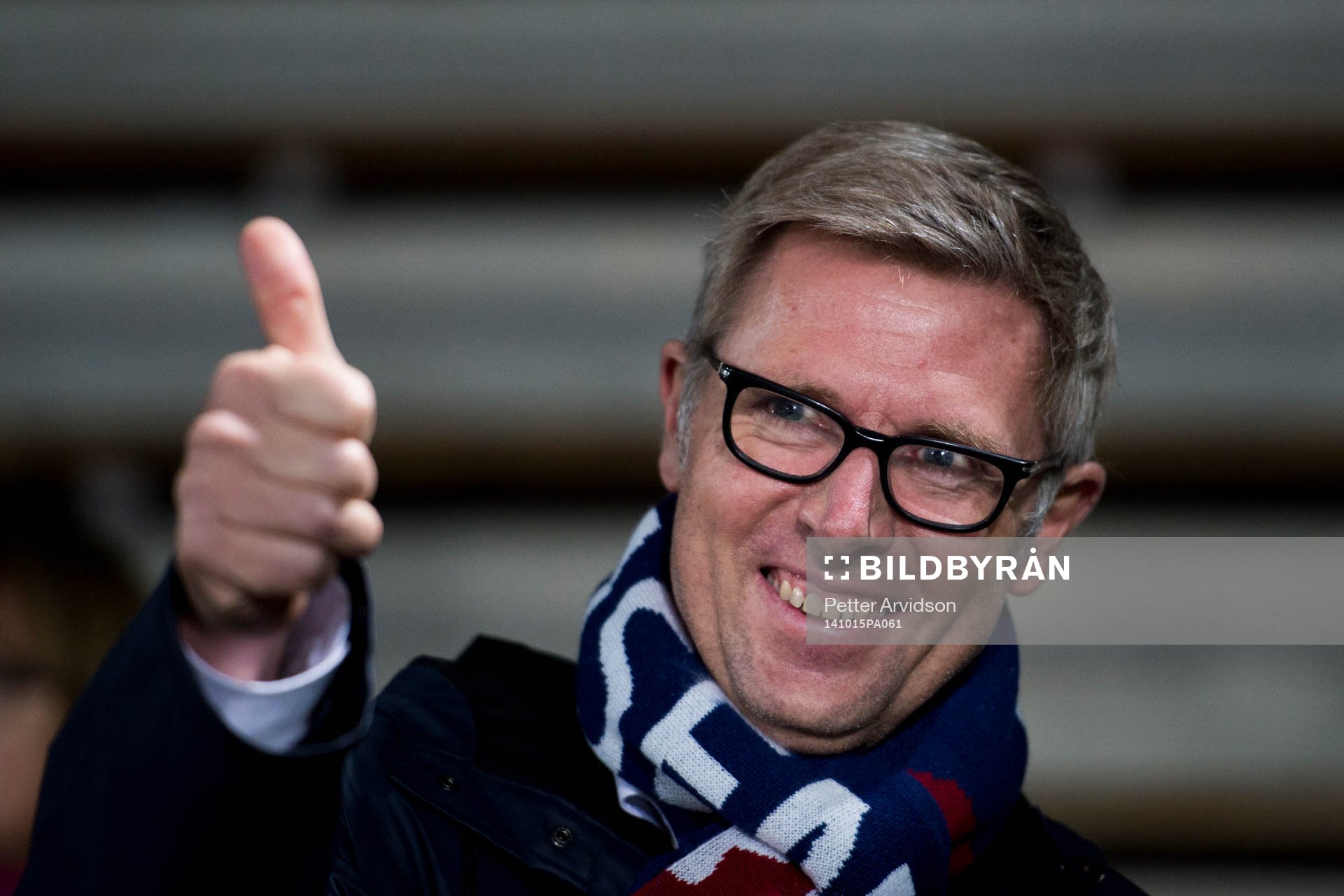 Rosengårds VD Klas Tjebbes gör tummen upp