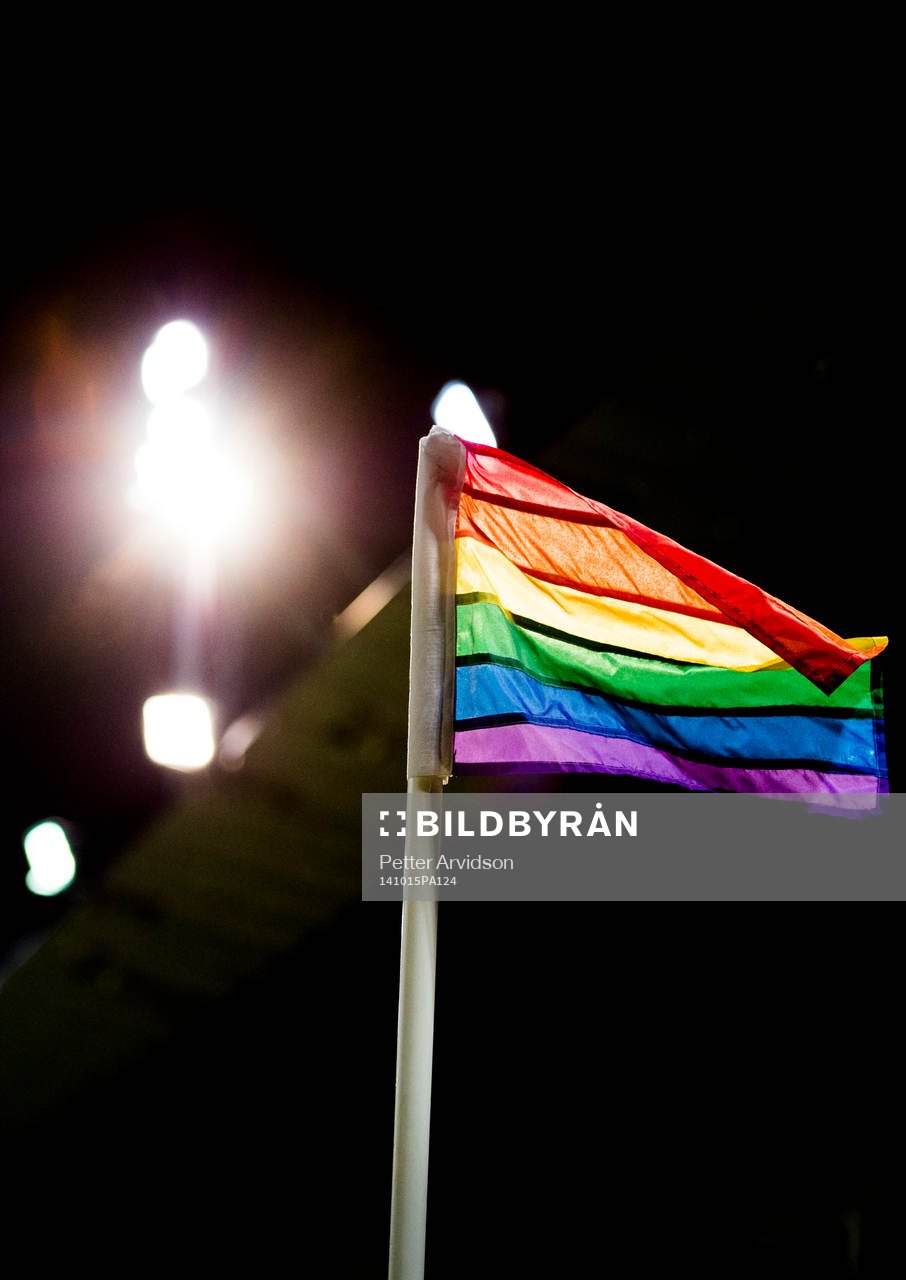 Hörnflaggorna är prideflaggor i regnbågens färger när