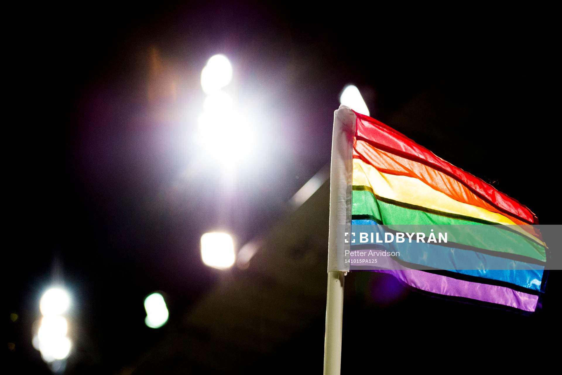 Hörnflaggorna är prideflaggor i regnbågens färger när