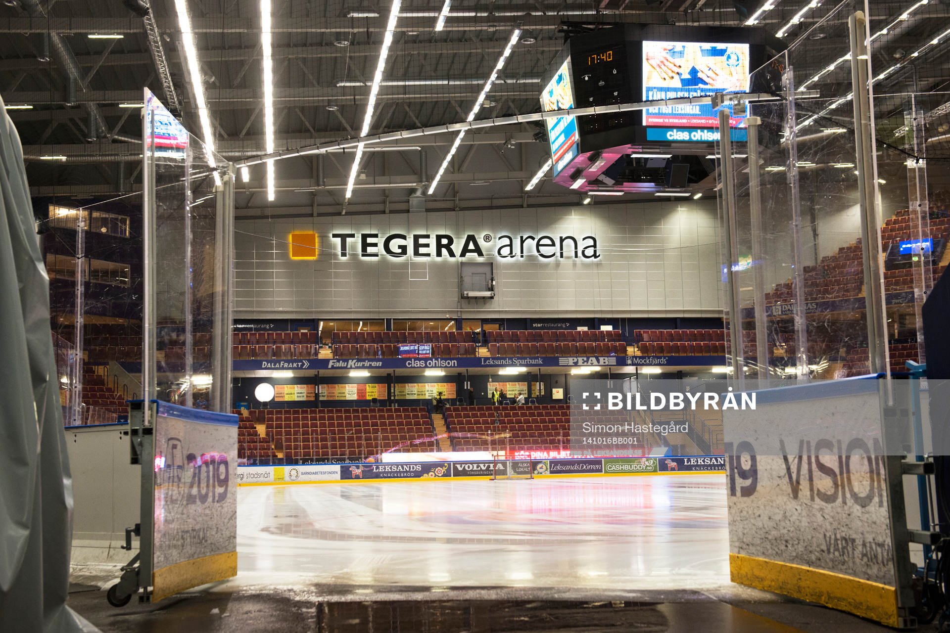 Nyspolad is inne Tegera Arena före ishockeymatchen i SHL