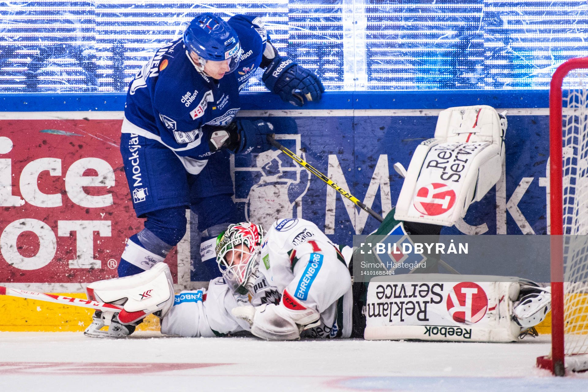 Leksands Veli-Matti Savinainen och Frölundas målvakt Lars