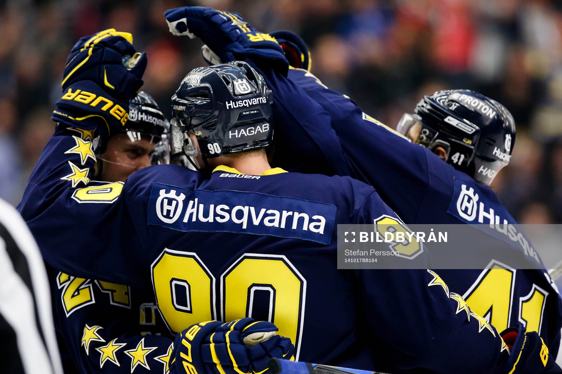 s Erik Christensen, Ted Brithén och Chris Campoli jublar
