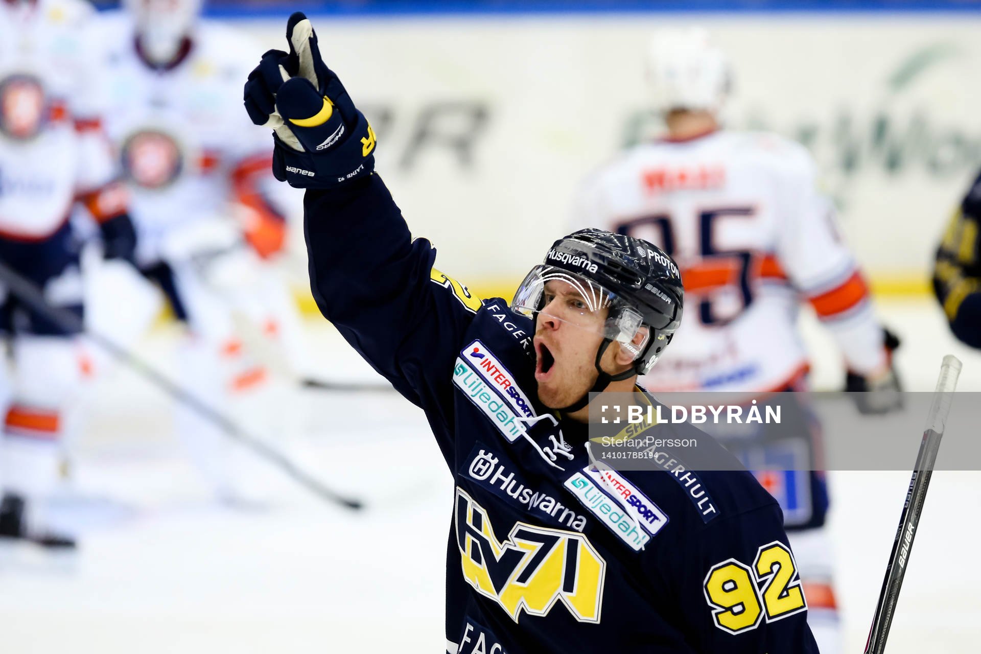 s Teemu Laine jublar