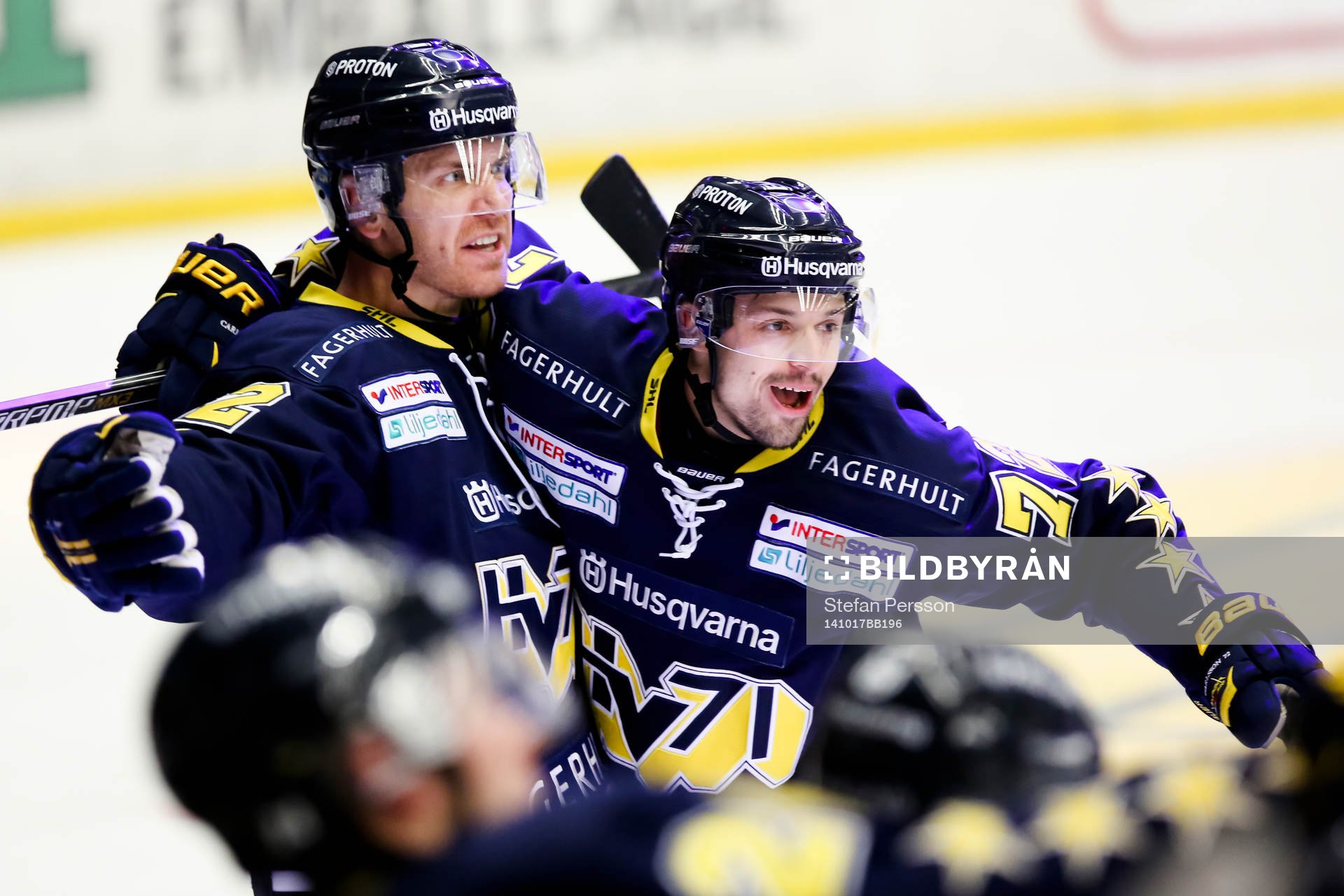 s Teemu Laine och Patrik Carlsson jublar
