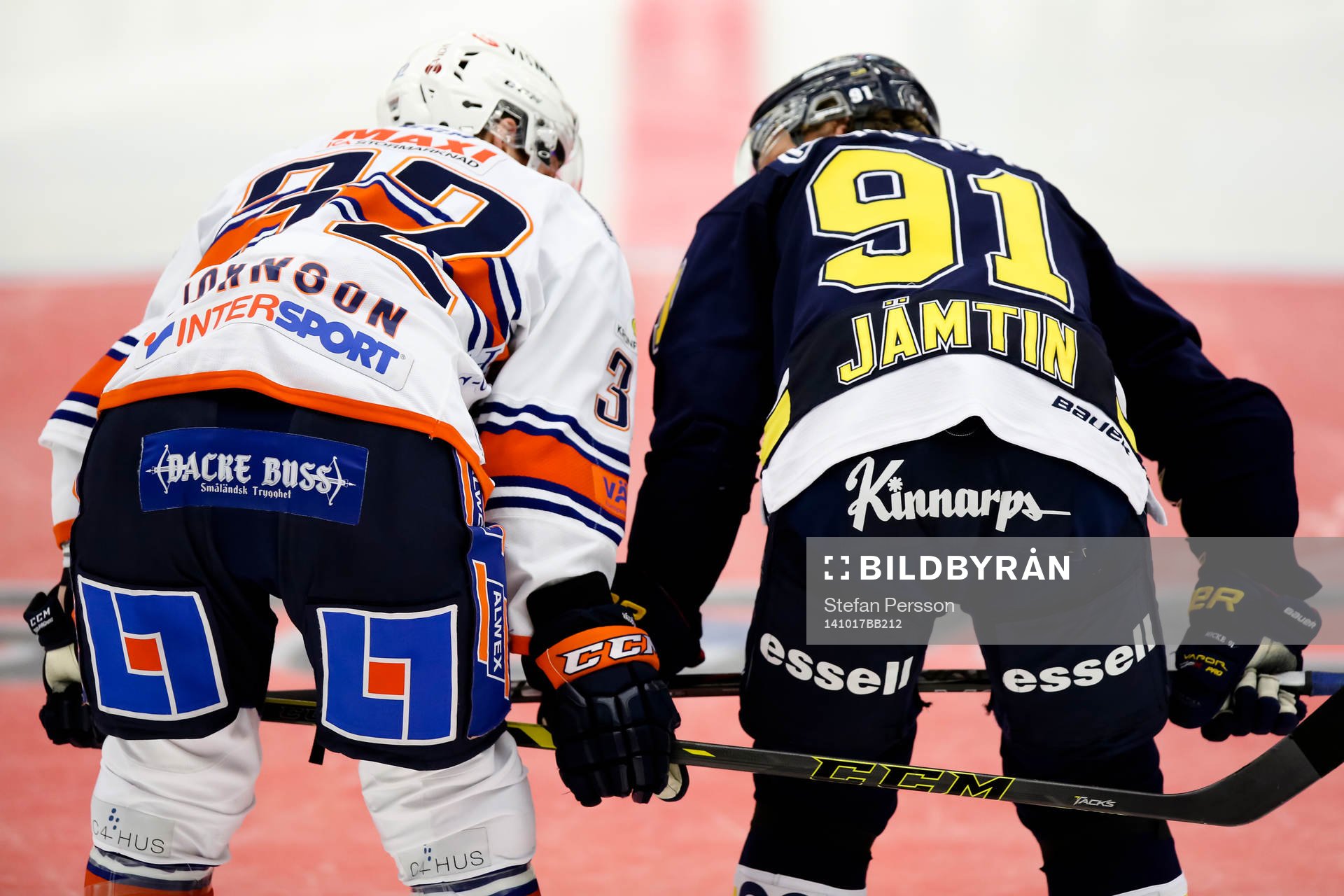 s Andreas Jämtin snackar vid tekning
